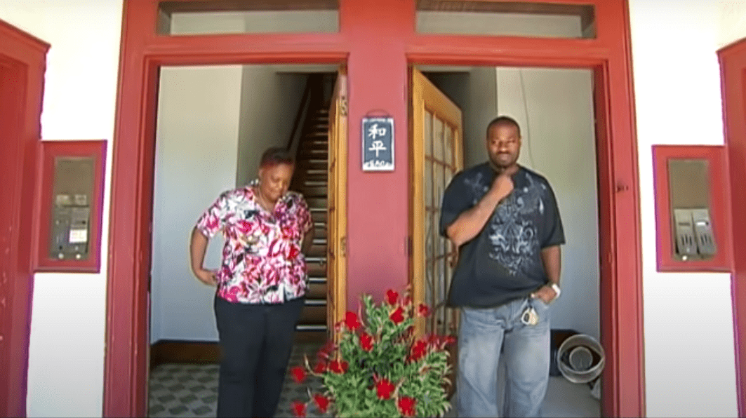Mary Johnson and Oesha Israel stand before their home as neighbors. | Source: YouTube/CBS