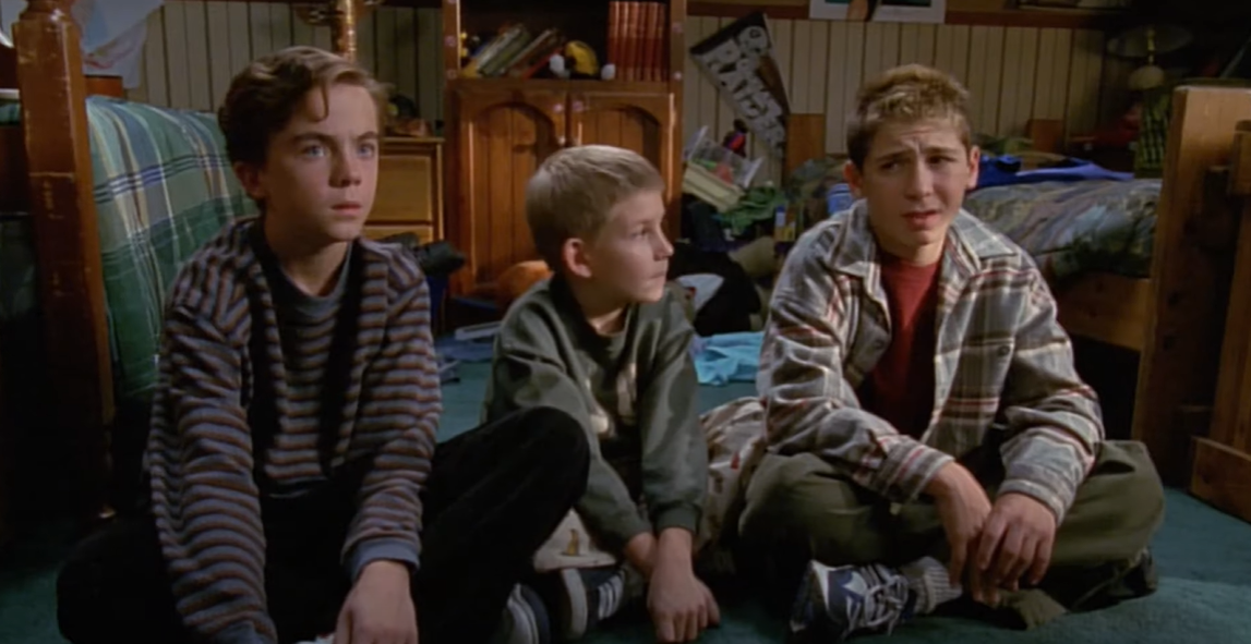 Screenshot of an episode of "Malcolm in the Middle" showing Erik Per Sullivan as Dewey, Frankie Muniz as Malcolm, and Justin Berfield as Reese | Source: Youtube/Channel 4