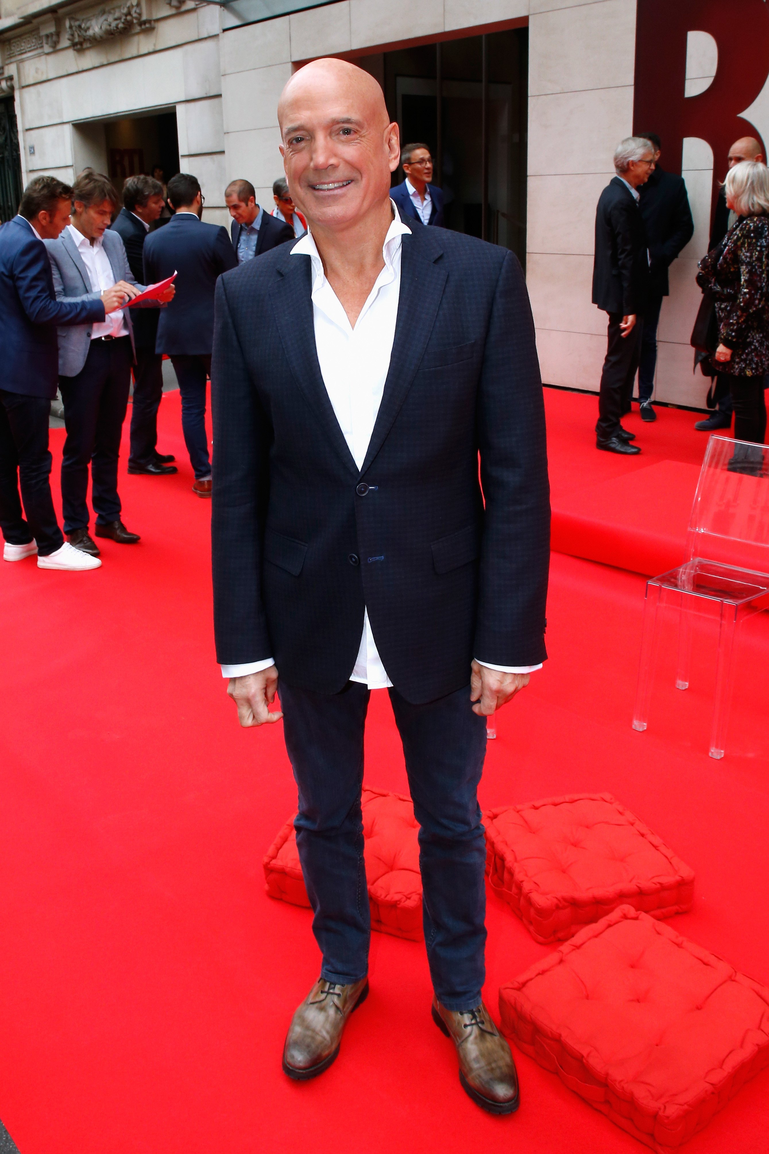 louis bodin assiste à la conférence de presse RTL - RTL2 - Fun Radio pour annoncer leur horaire de télévision pour 2017/2018 à l'Elysée Biarritz . | Photo : Getty Images louis bodin assiste à la conférence de presse RTL - RTL2 - Fun Radio pour annoncer leur horaire de télévision pour 2017/2018 à l'Elysée Biarritz . | Photo : Getty Images