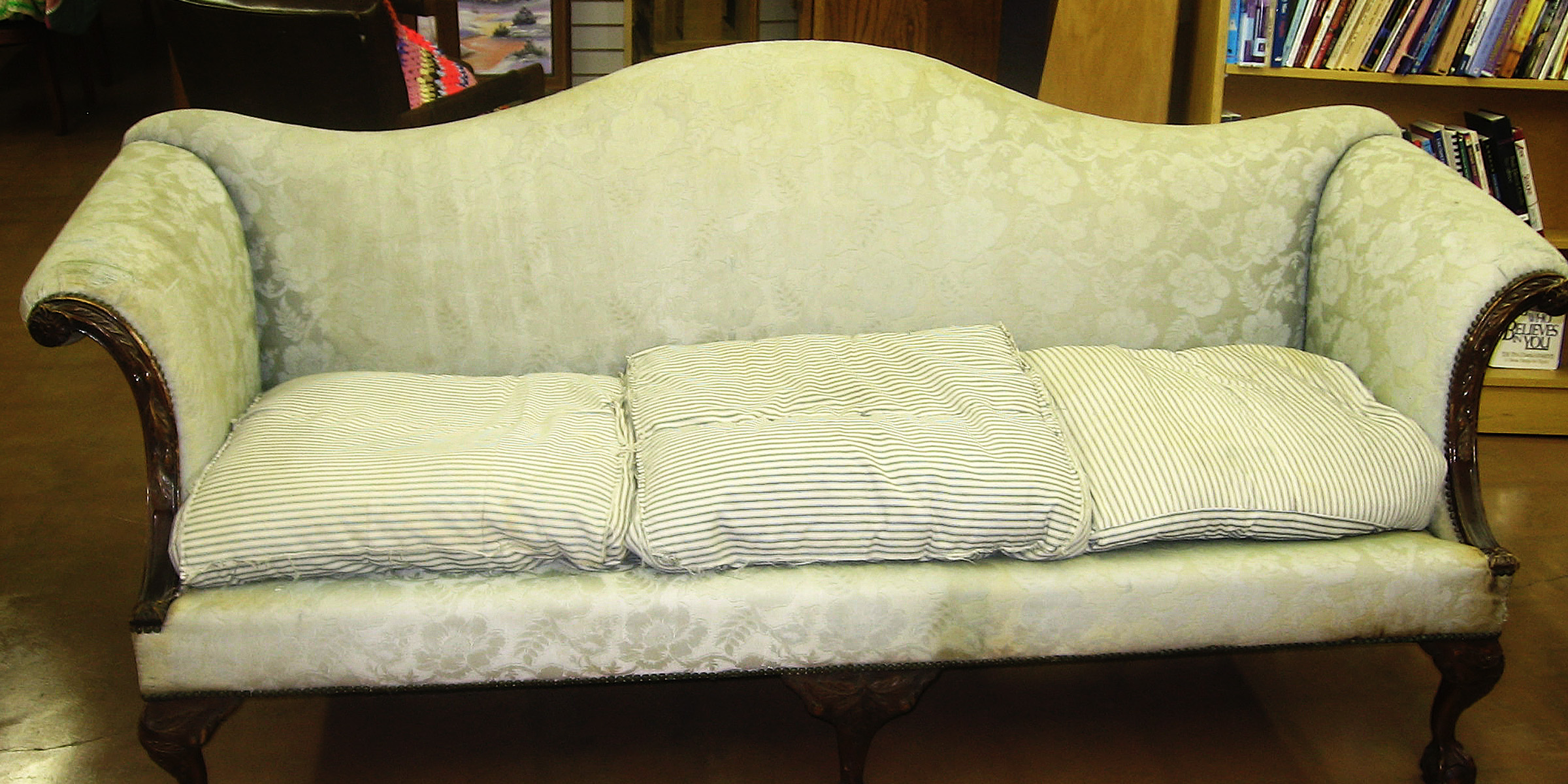 Vintage couch | Source: Flickr