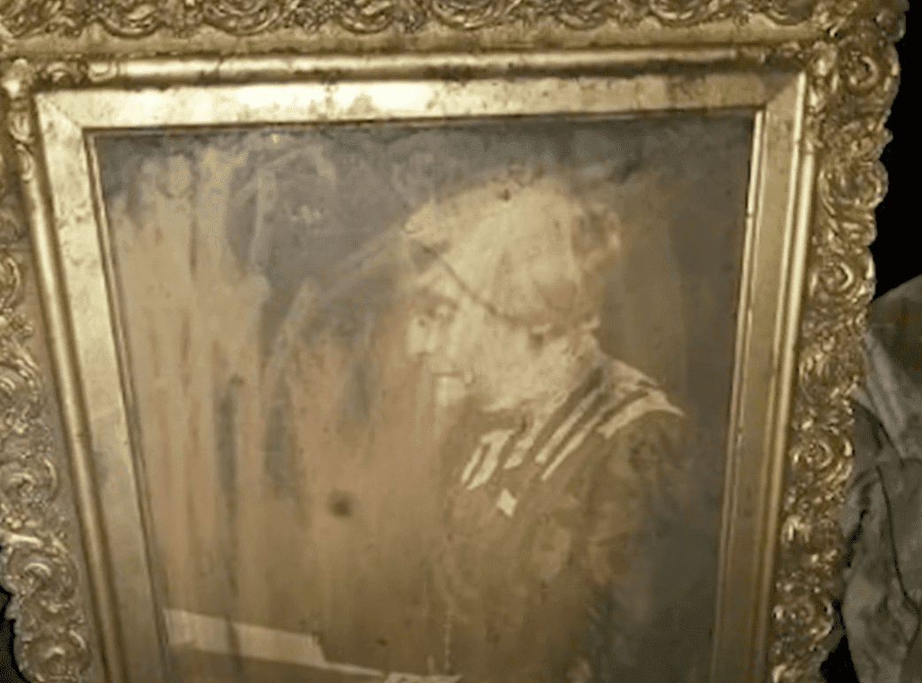Fotografía enmarcada de Susan B. Anthony, hallada en el ático | Foto: Youtube/CBS Nueva York