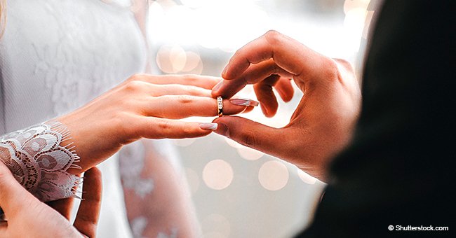 Pastor Jamal Bryant Goes Viral after Officiating Mass Wedding and Providing 'Free Gowns & Tuxedos'