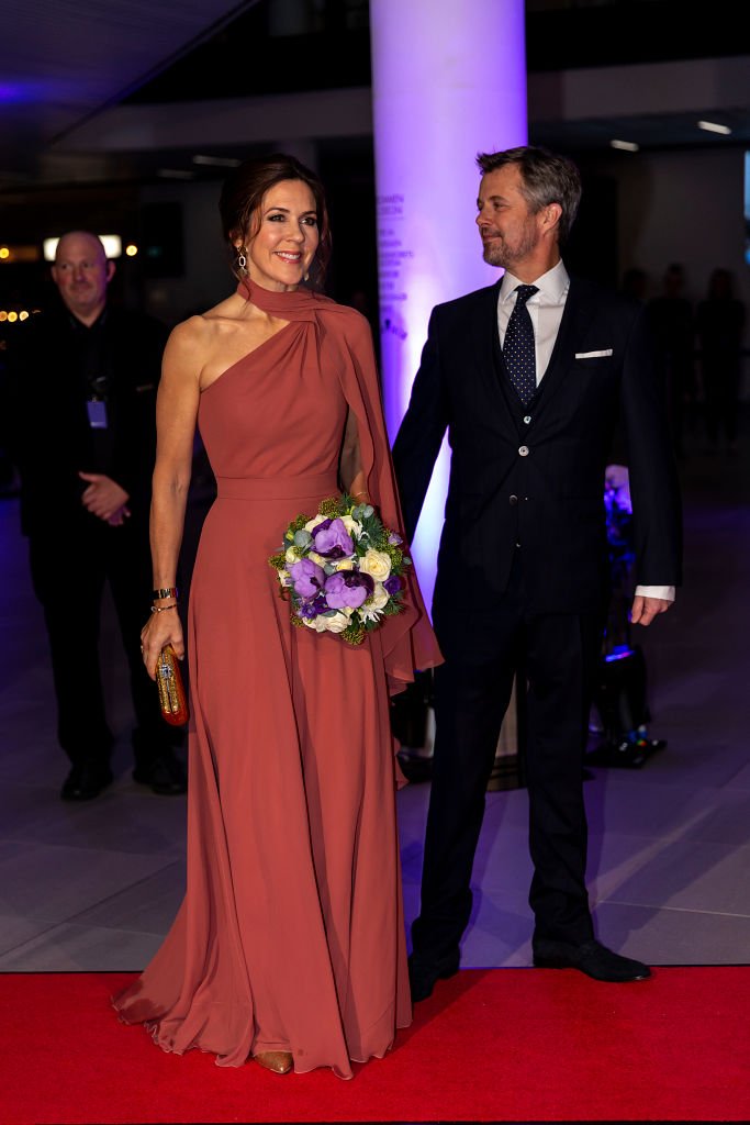 La princesa Mary de Dinamarca y el príncipe Frederik en el distrito cultural en 2019. | Foto: Getty Images. La princesa Mary de Dinamarca y el príncipe Frederik en el distrito cultural en 2019. | Foto: Getty Images.