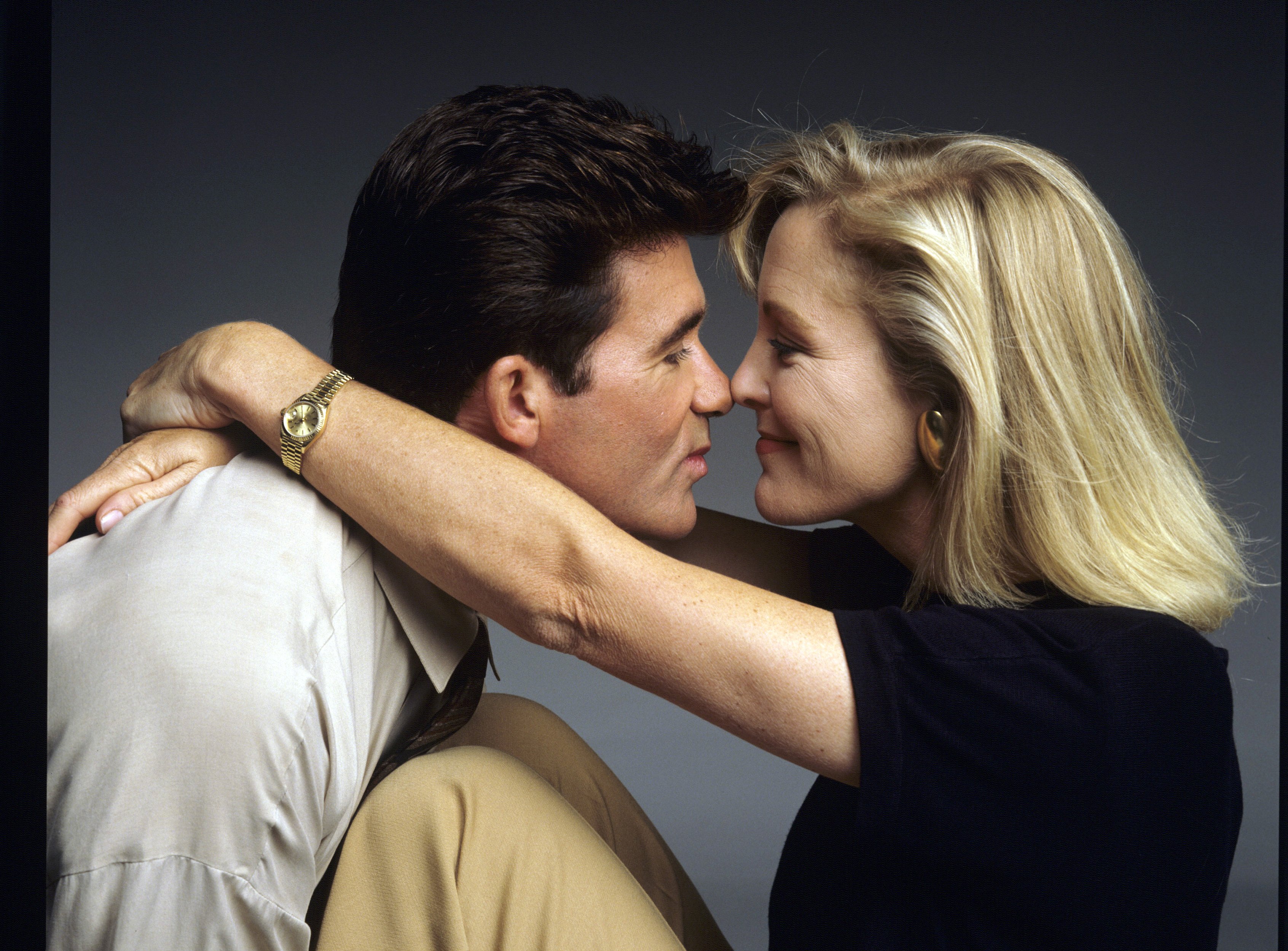 Alan Thicke and Joanna Kerns posing for a "Growing Pains" shoot on June 27, 1989 | Source: Getty Images