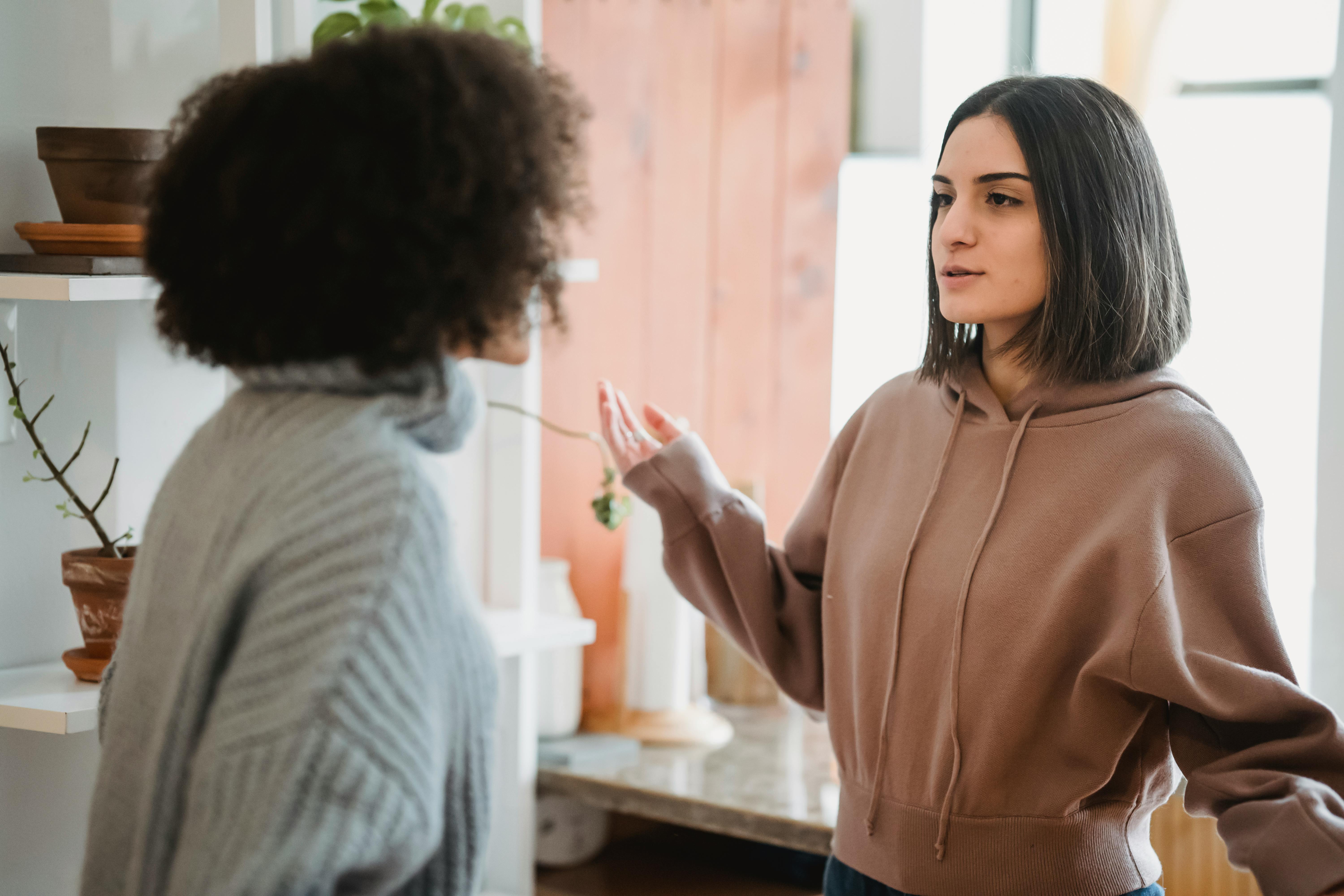 Two women arguing | Source: Pexels