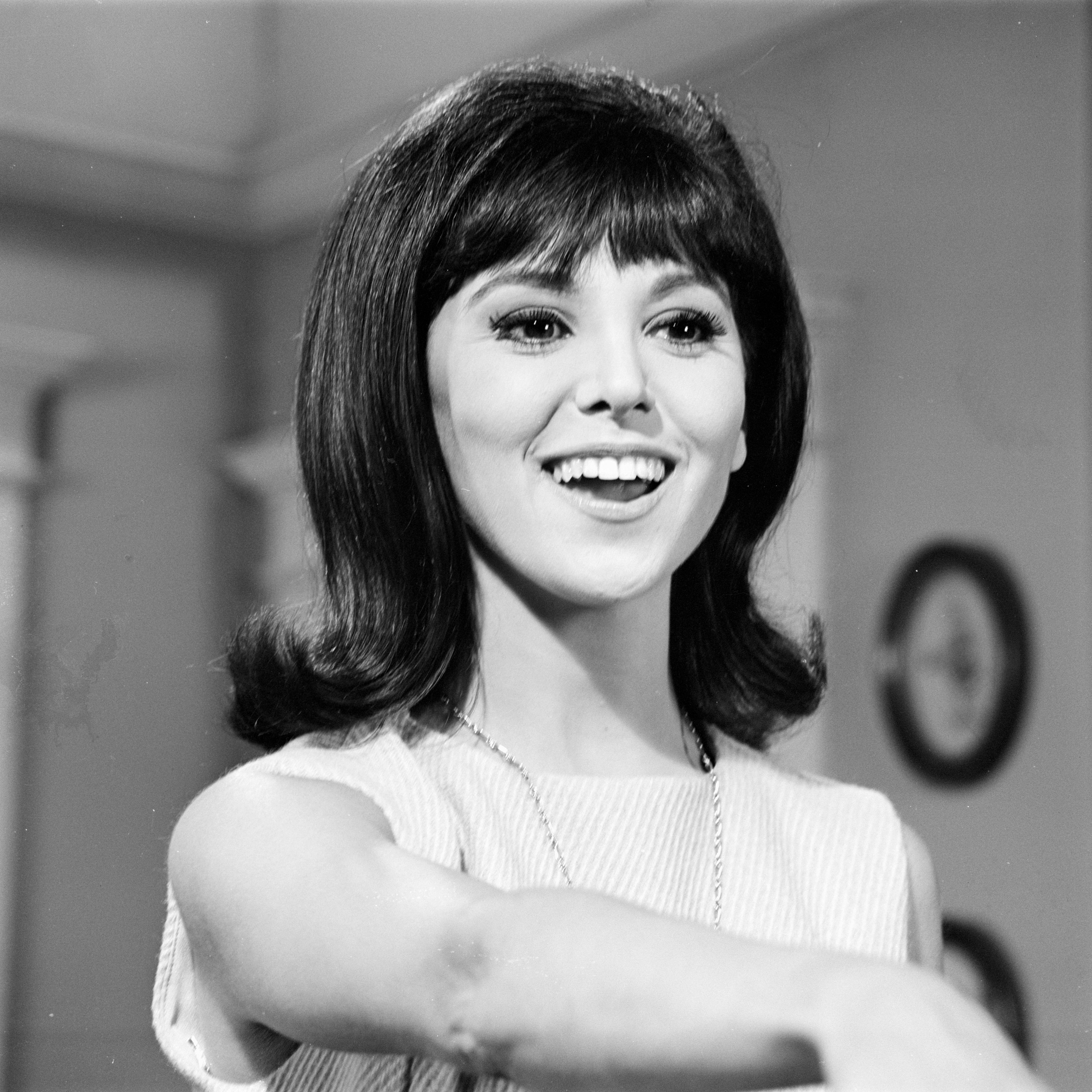 Marlo Thomas pictured on the set of "That Girl" on August 27, 1965 | Source: Getty Images