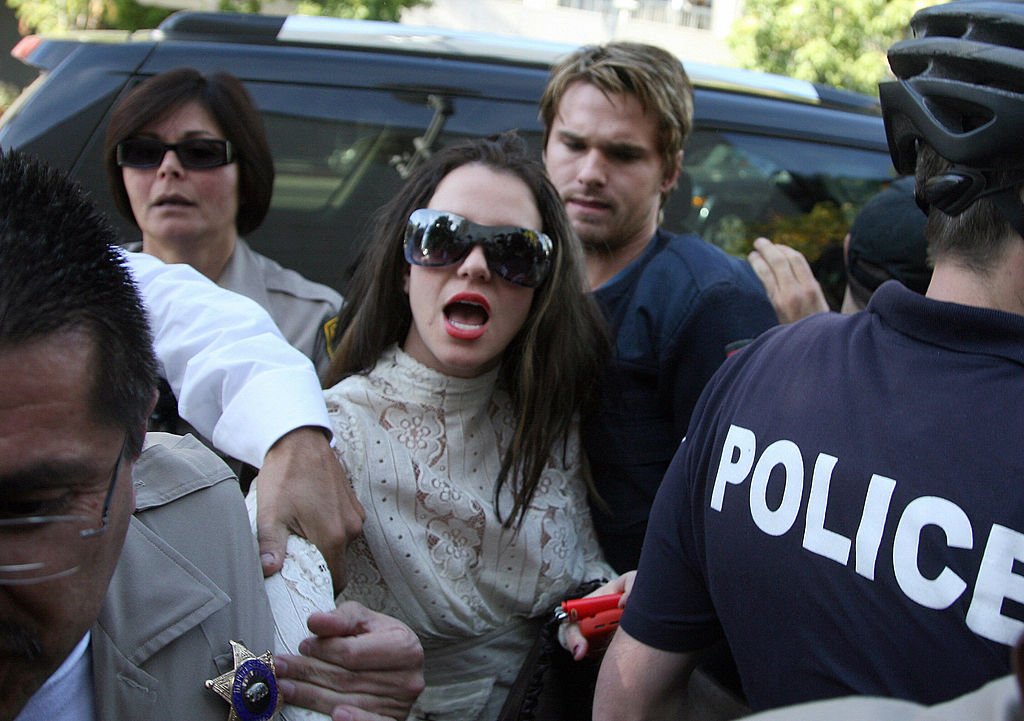 Britney Spears arriving at the Los Angeles County Superior courthouse for a hearing regarding visitation rights for her two sons, Jaunary 2008 | Source: Getty Images