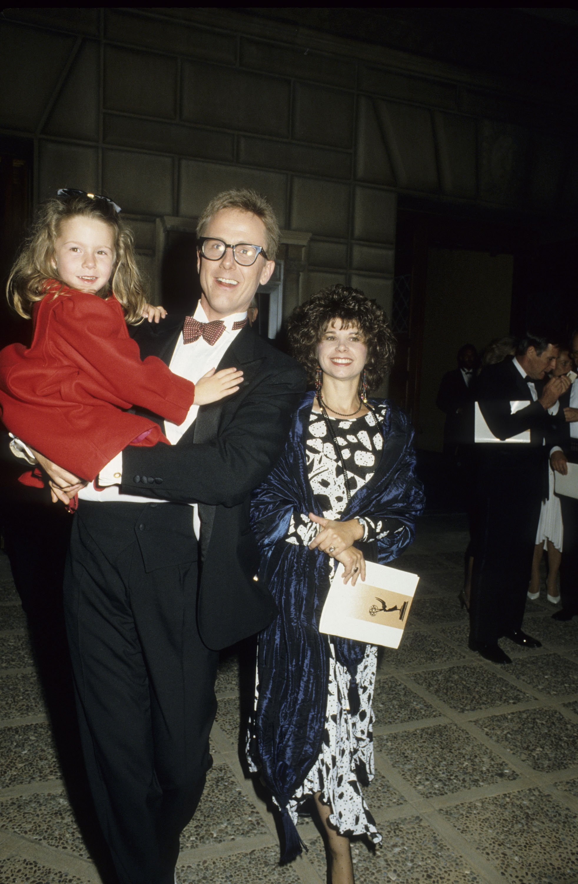 Actor Harry Anderson, wife Leslie Pollack and daughter Eva Fay Anderson attend 38th Annual Primetime Emmy Awards on September 21, 1986 | Source: Getty Images