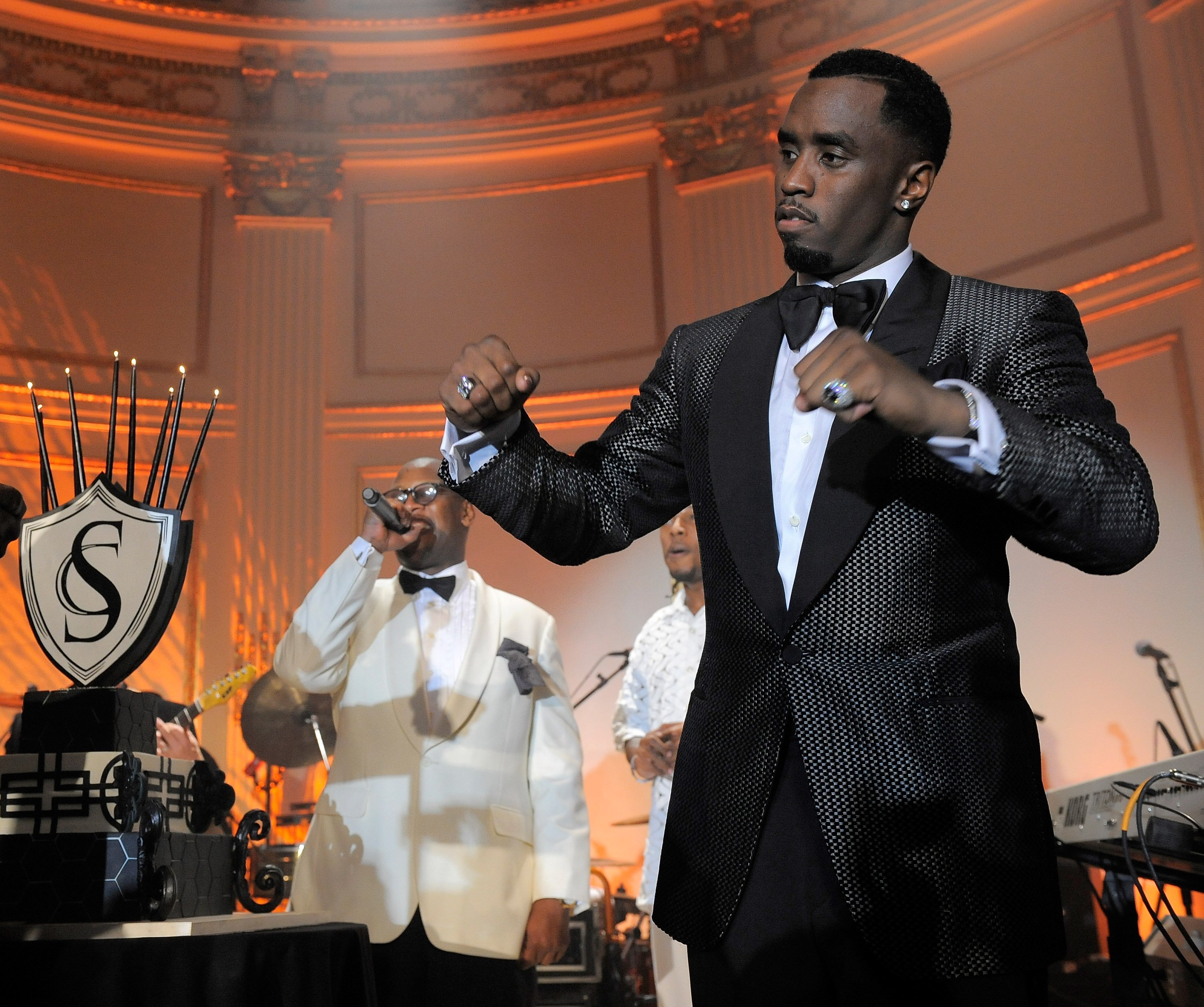 Diddy enjoying the moment at his celebration celebration held at The Plaza Hotel in New York, November 20, 2009. | Photo: Getty Images.