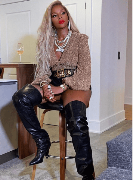 Hip-hop and R&B sensation Mary J. Blige served a fierce look in her Instagram account on October 26. | Photo: instagram.com/therealmaryjblige