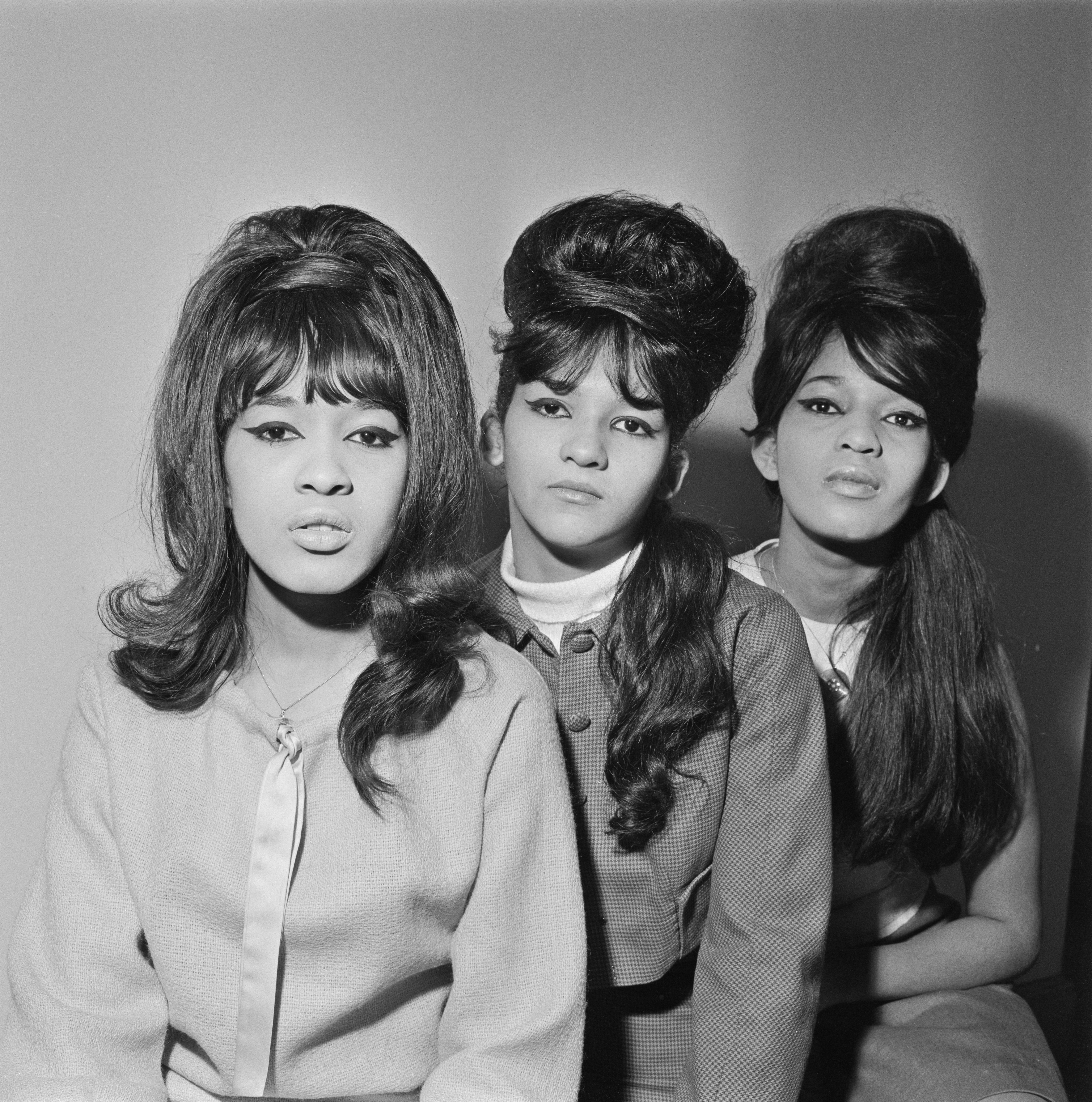 The Ronettes, Ronnie Spector, Nedra Talley and Estelle Bennett in 1964. | Source: Getty Images