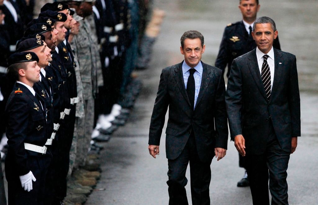 Les anciens présidents Nikolas SarSarkozy et Barack Obama.| Photo : Getty Images
