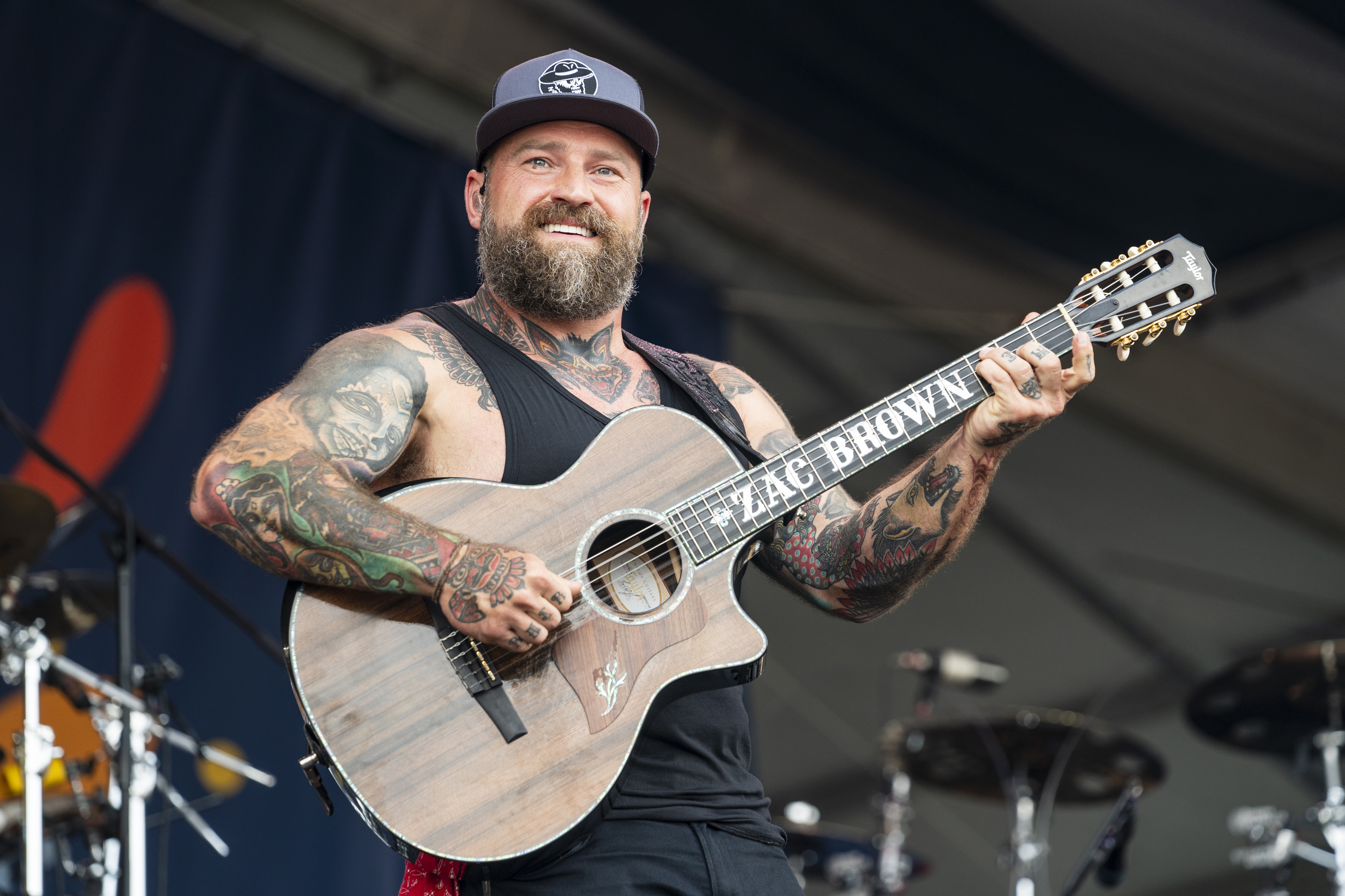 Zac Brown performing at the 2022 New Orleans Jazz & Heritage Festival on May 8, 2022, in New Orleans | Source: Getty Images