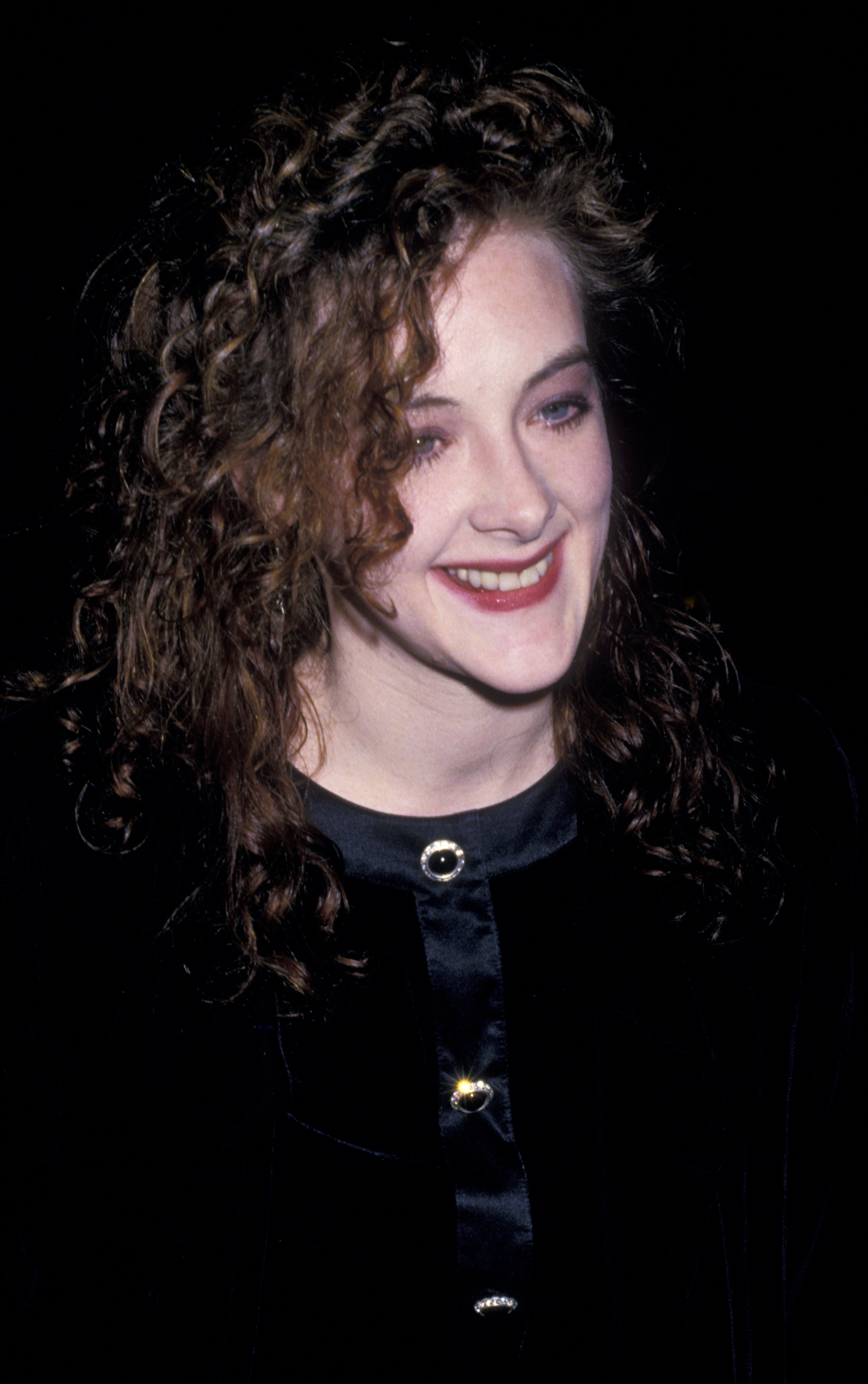 The actress attends the premiere of "Broadcast News" on December 13, 1987 at the Coronet Theateron on December 13, 1987 in New York City. | Source: Getty Images