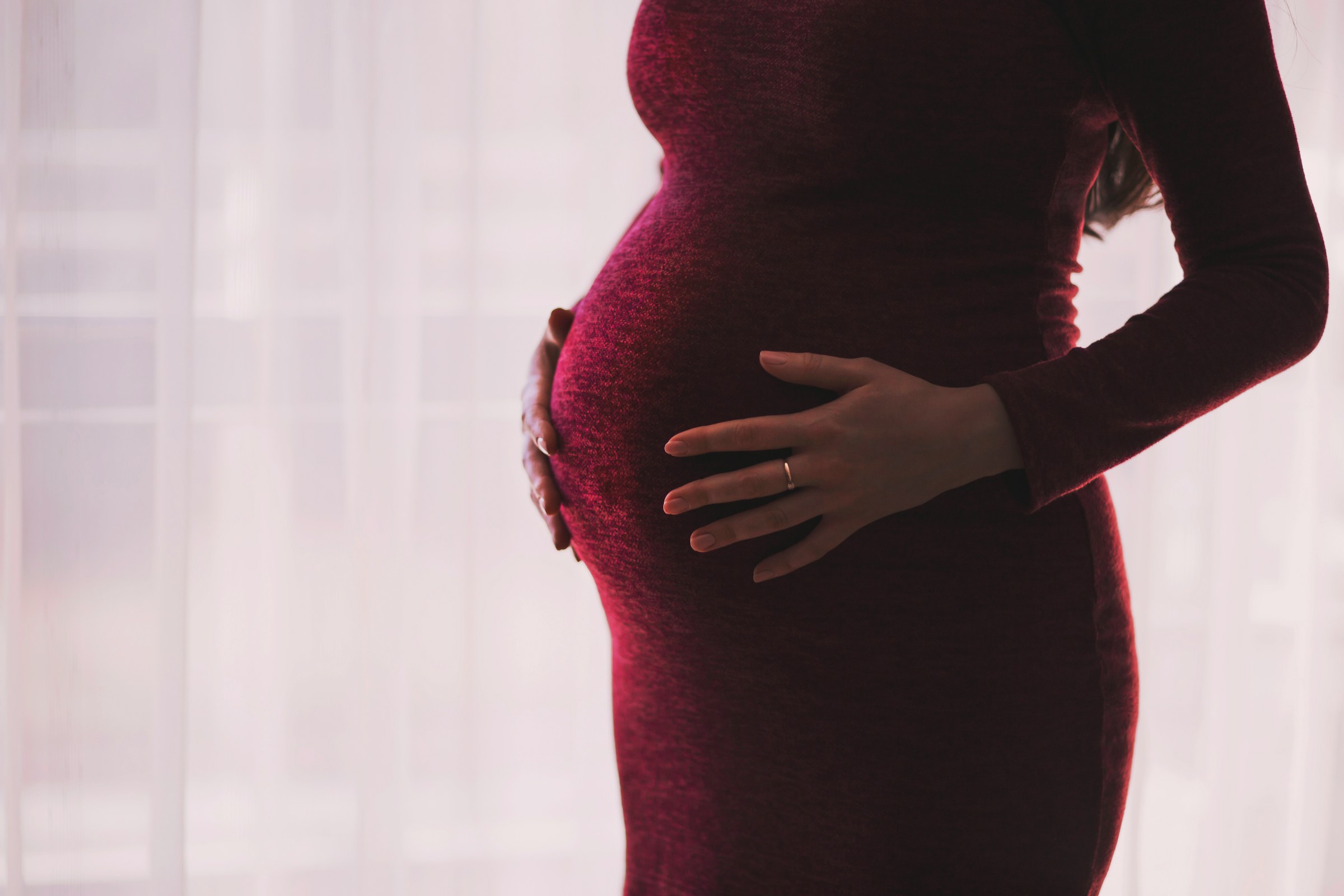 A pregnant woman wearing red | Source: Unsplash