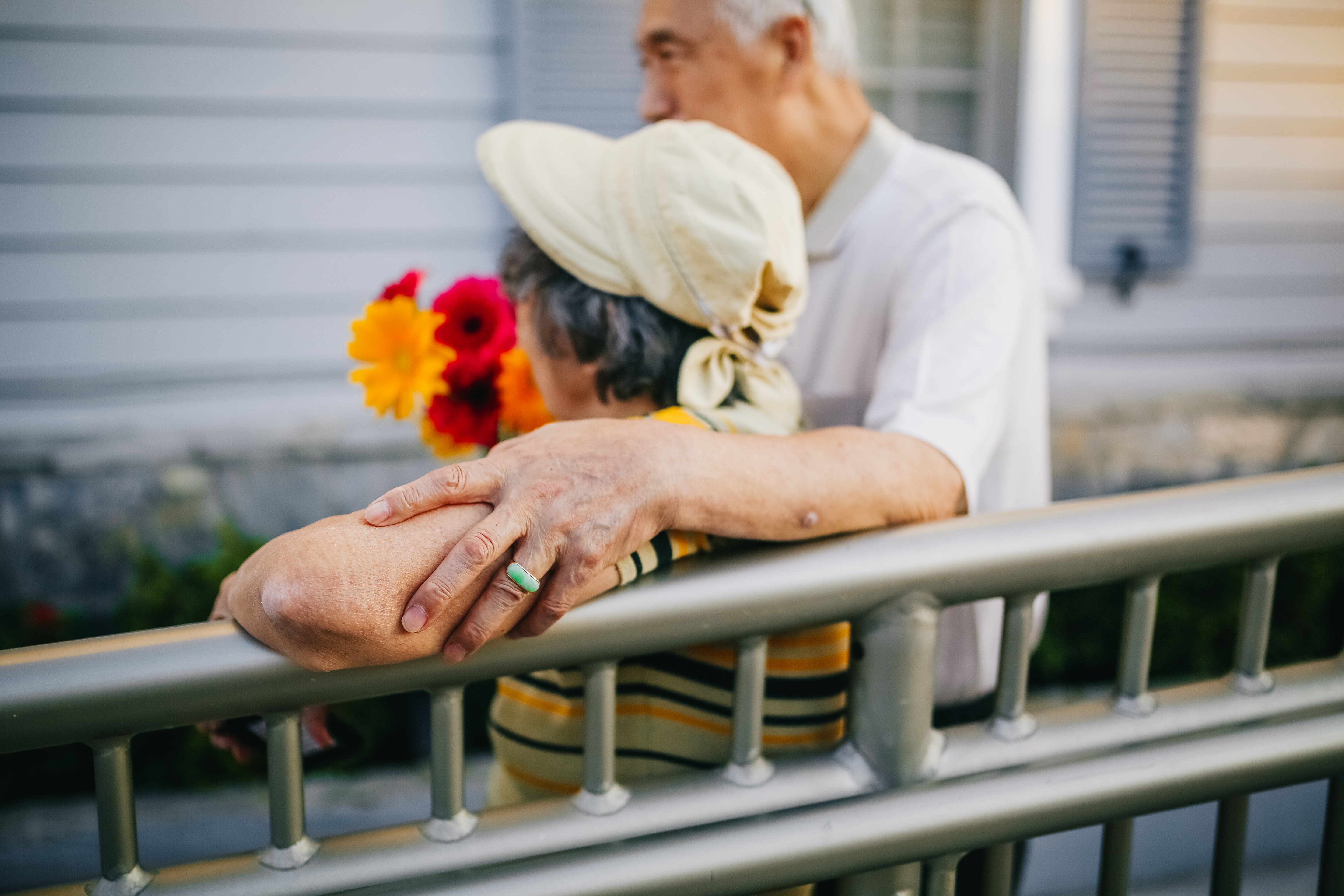 An elderly couple approaches the OP | Photo: Pexels