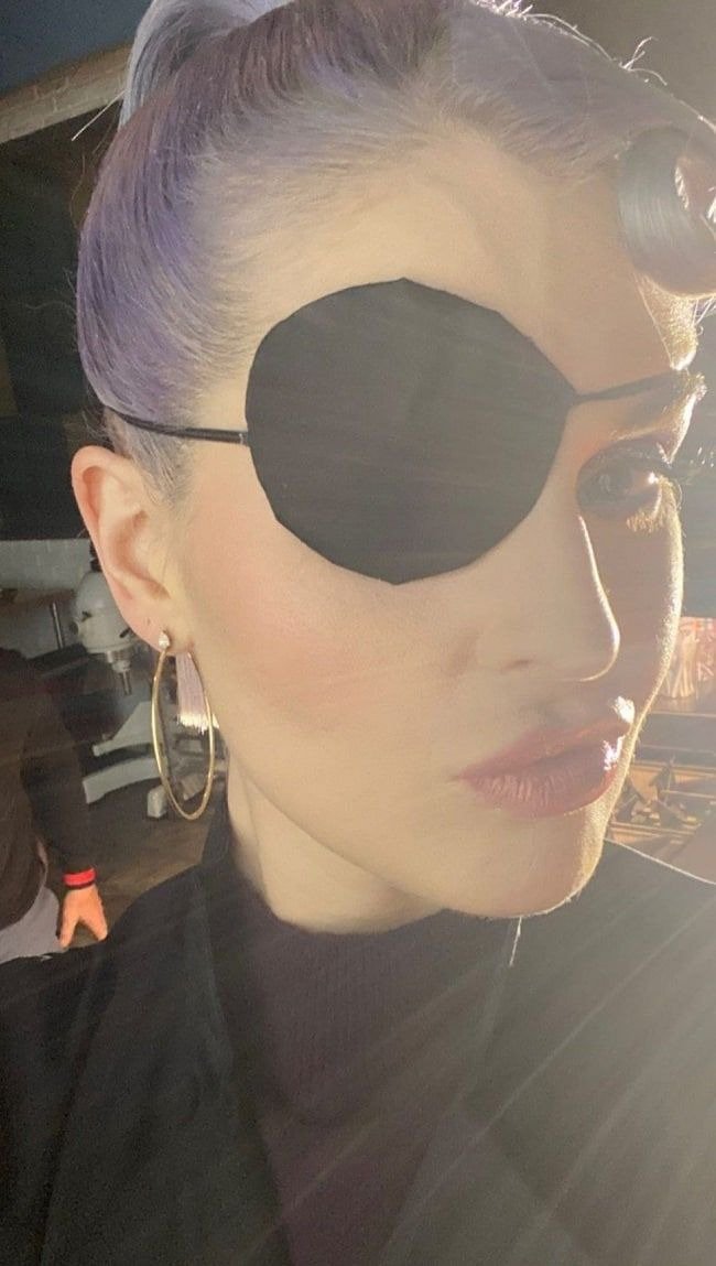 Shaaron Osbourne sporting a large black eyepatch on her Instagram story | Photo: Instagram / kellyosbourne