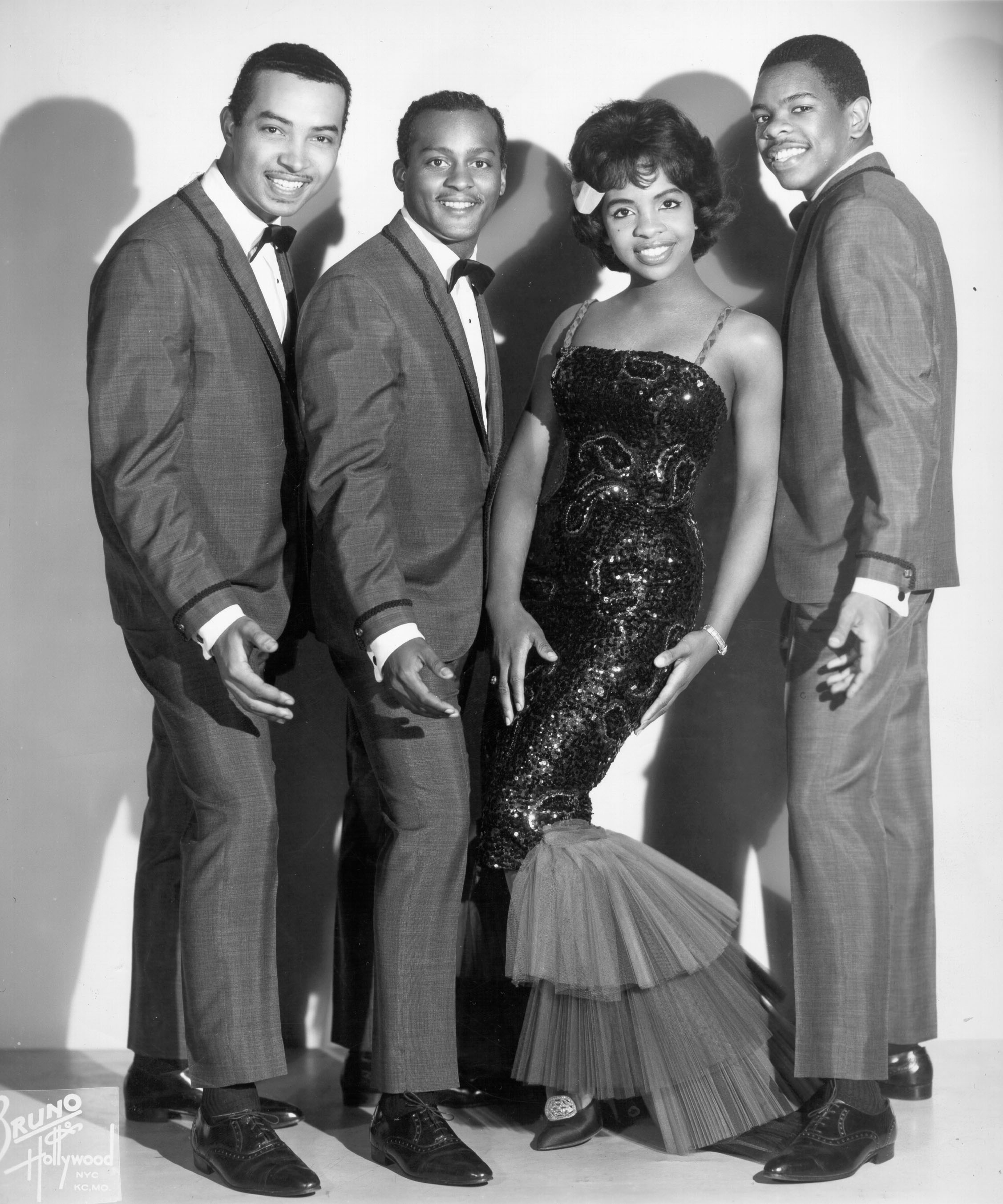 Gladys Knight and the Pips pose for a photo in 1964 | Source: Getty Images