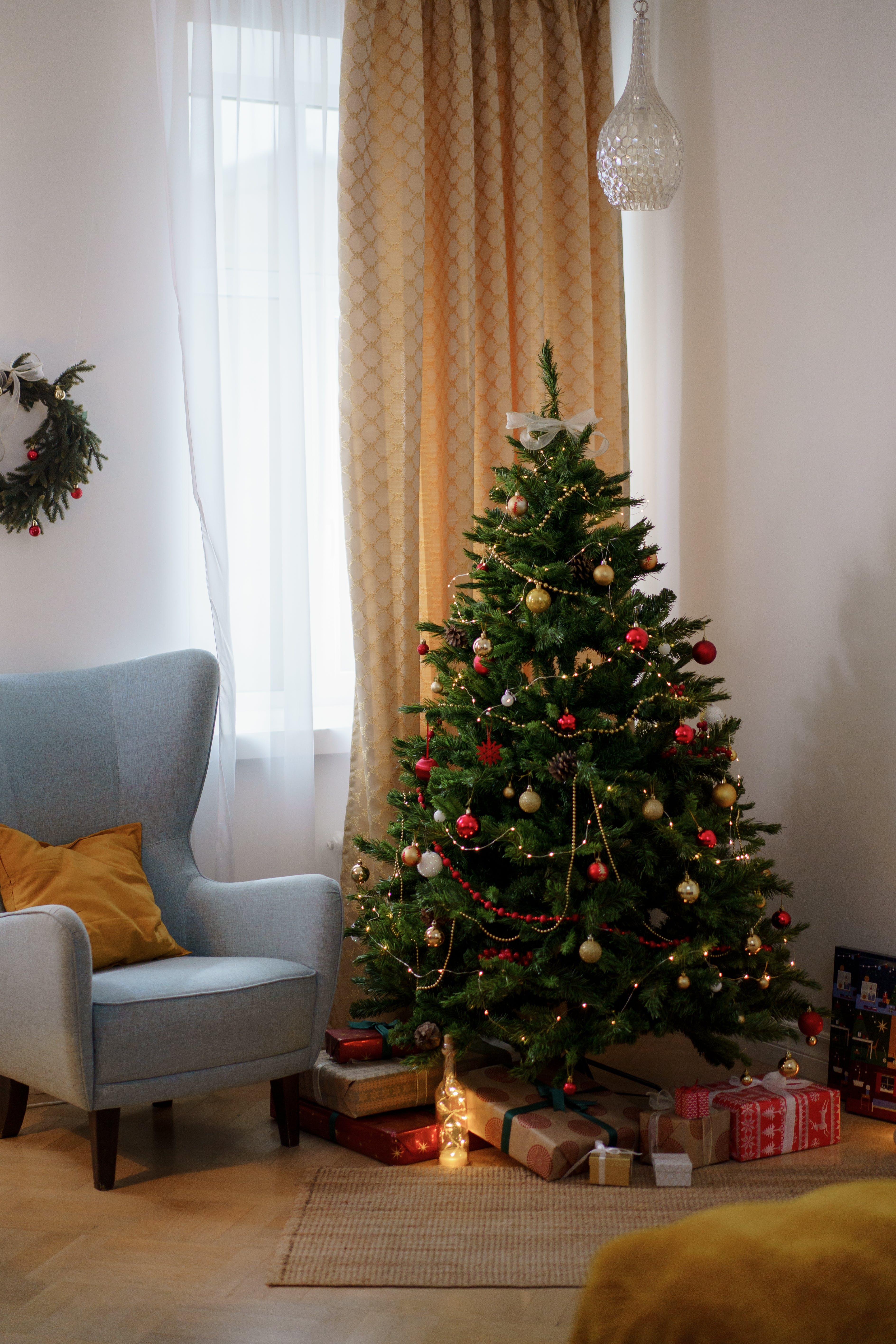 A Christmas tree set up | Source: Pexels