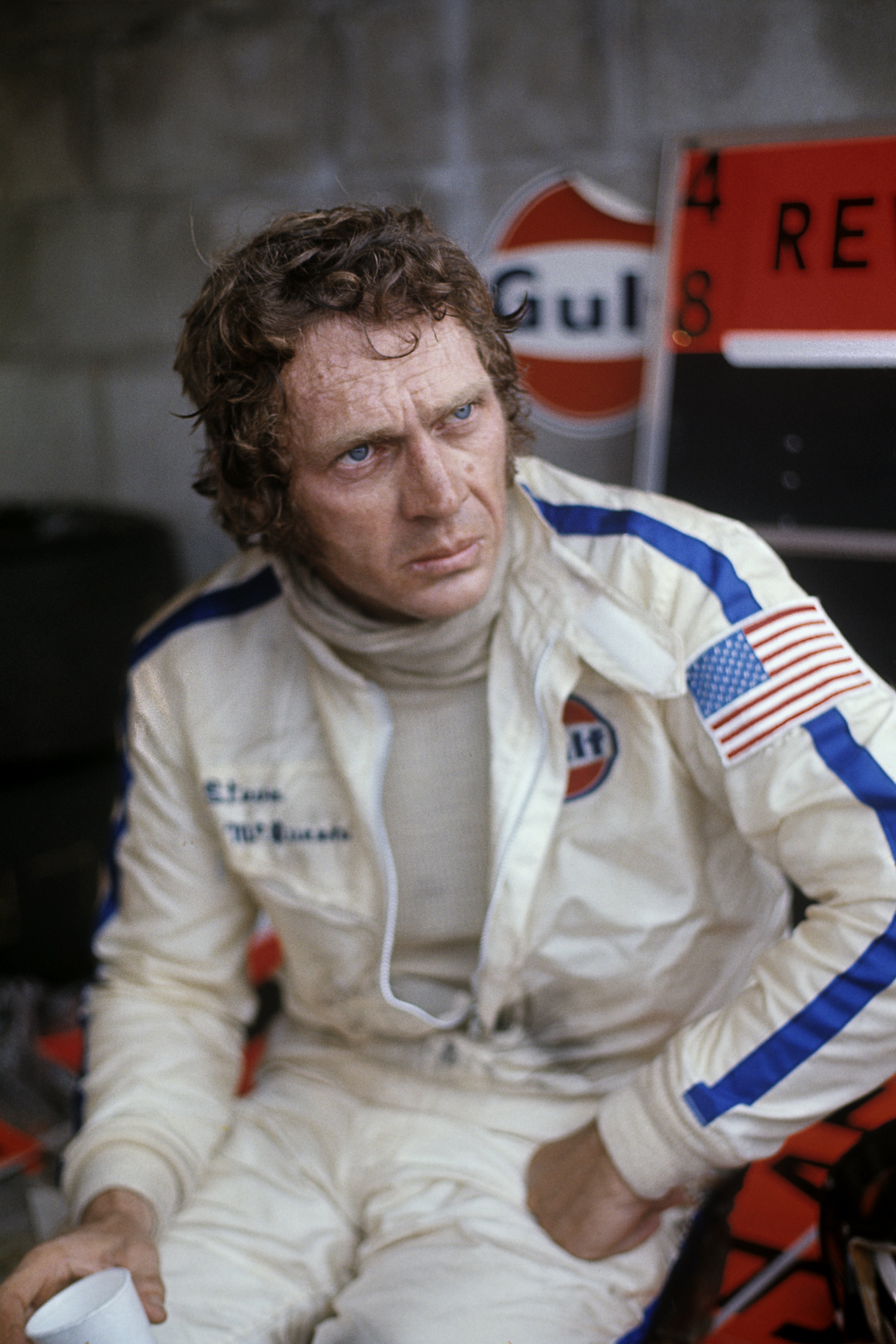 Steve McQueen poses during the 12 Hours of Sebring race in 1970 | Photo: Getty Images