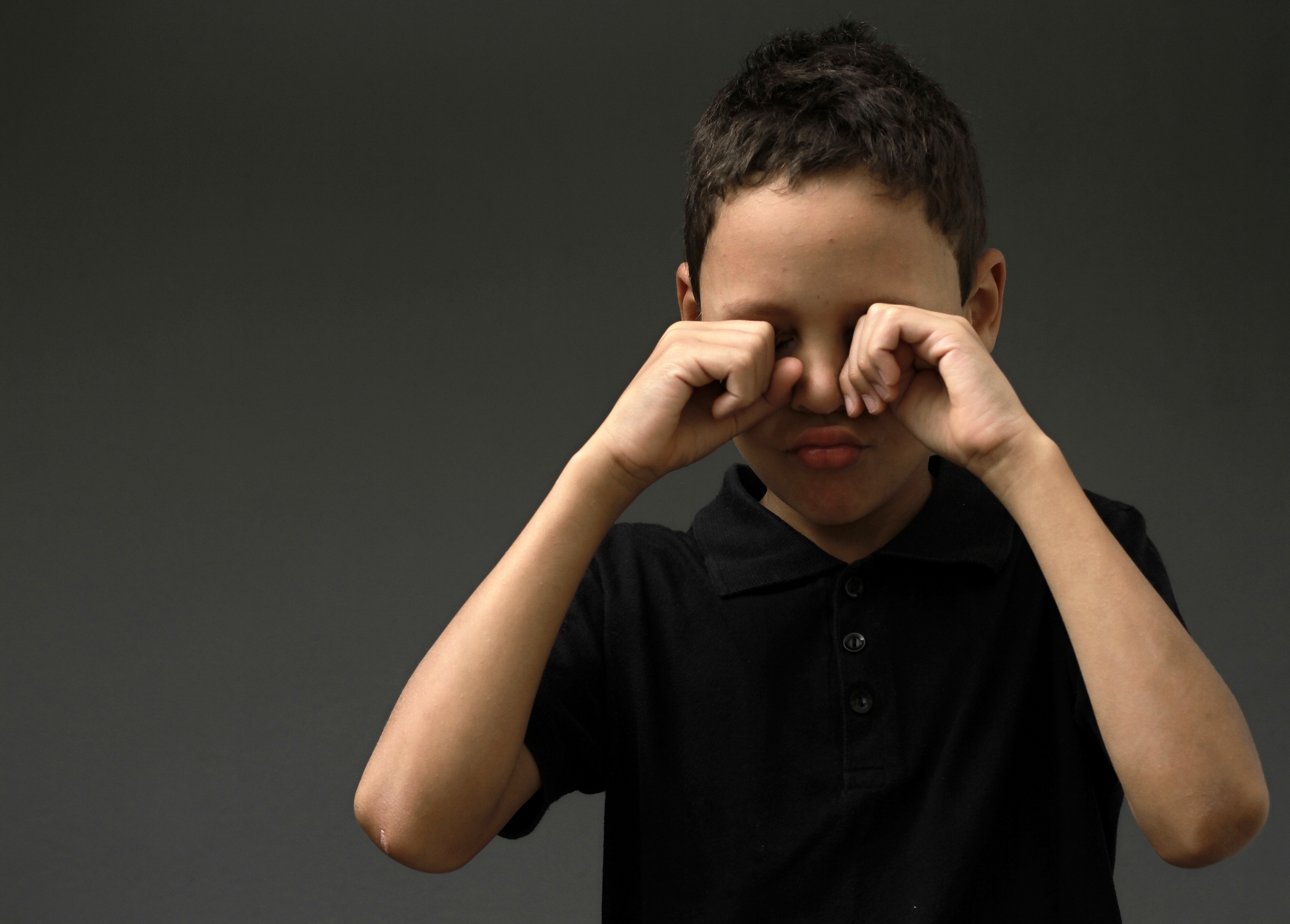 A boy rubbing his eyes | Source: Shutterstock