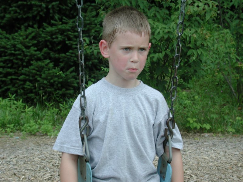 An angry-looking young boy | Source: Flickr