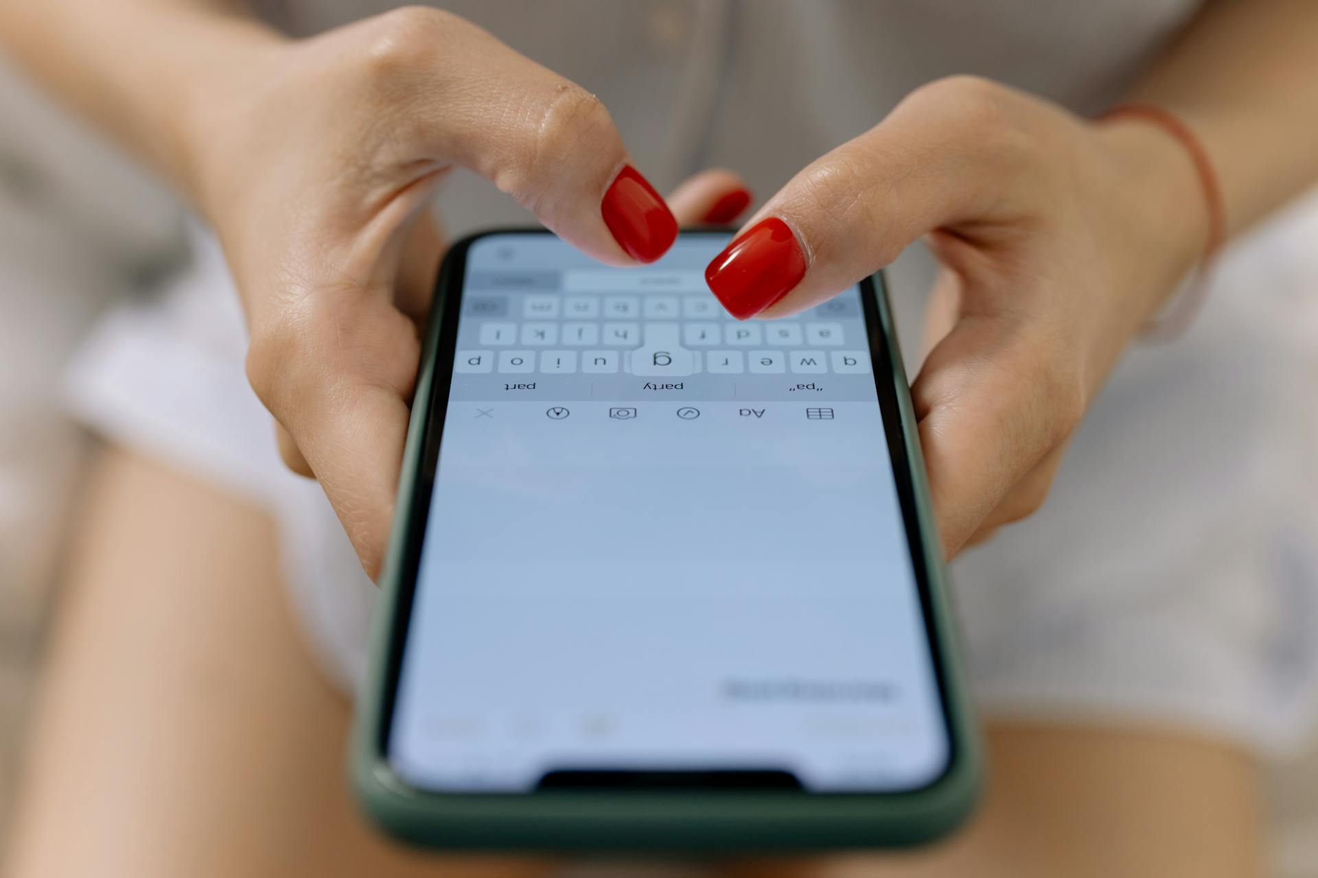 Close-up of a phone in a womans hands | Source: Pexels