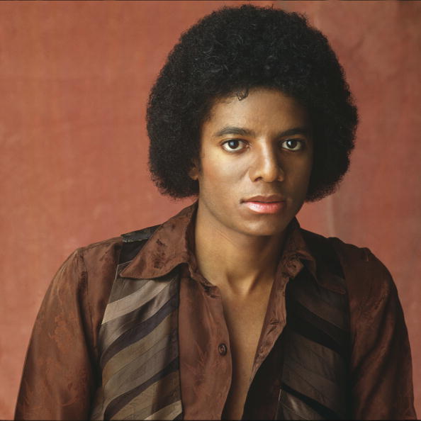  Der verstorbene "King of Pop" Michael Jackson posiert für ein Porträt | Quelle: Getty Images