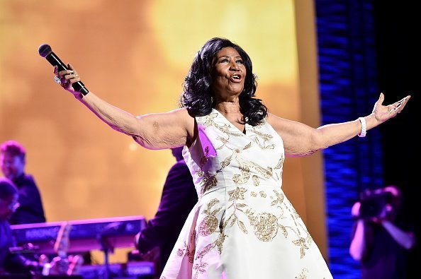 Aretha Franklin performs onstage during the "Clive Davis: The Soundtrack of Our Lives" Premiere Concert during the 2017 Tribeca Film Festival at Radio City Music Hall  | Photo: Getty Images
