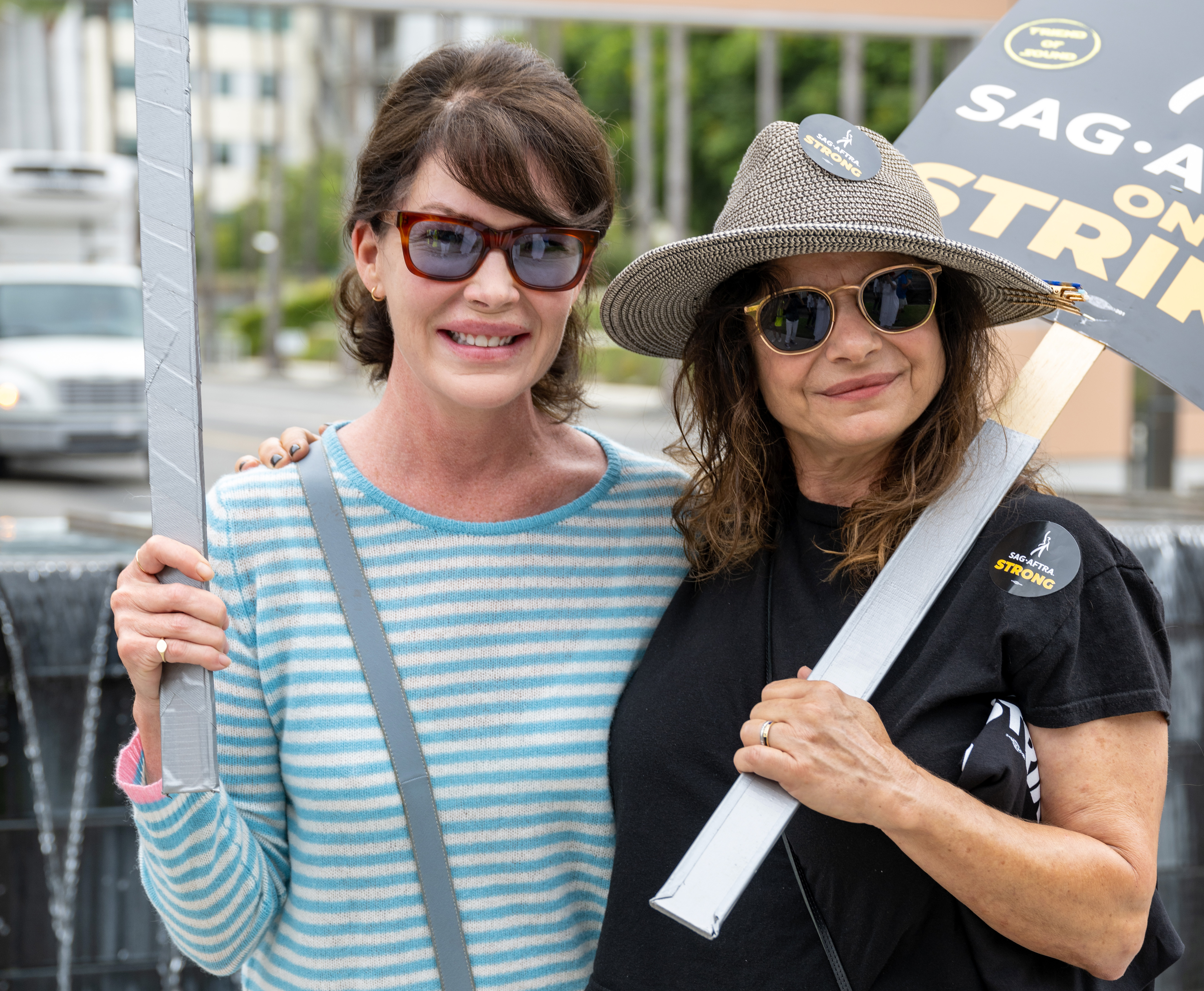 Lara Flynn Boyle with fellow actor, Laura San Giacomo, join the SAG-AFTRA and WGA strike in August 2023 | Source: Getty Images