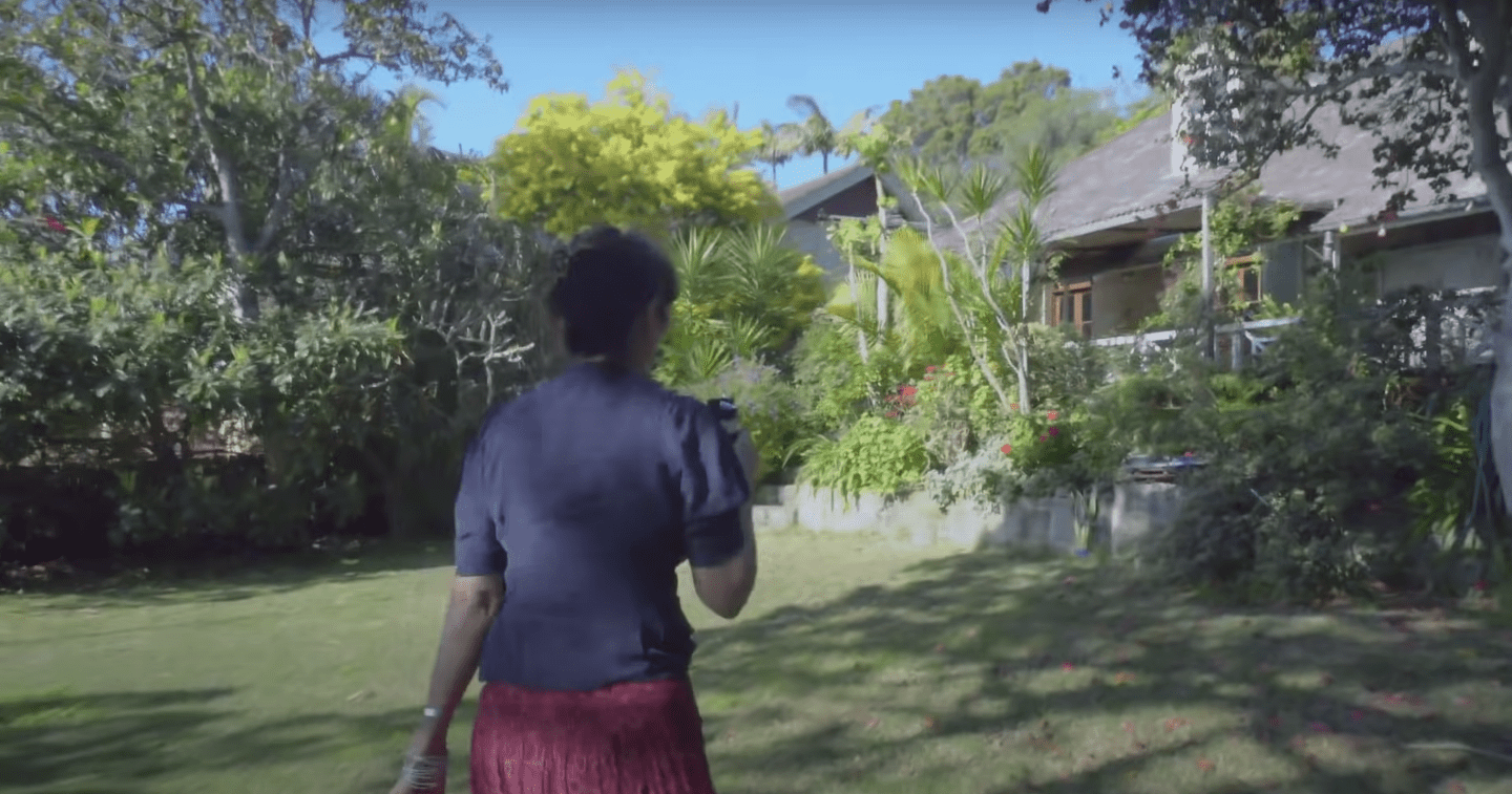 Rachel Ward and Bryan Brown's cozy cottage garden in Australia. | Source: Youtube/Breakfast with Rachel Ward