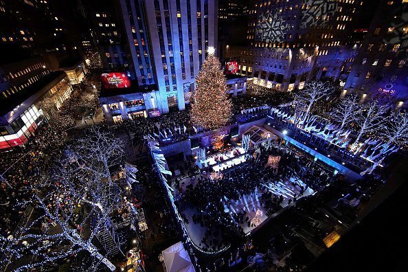 The atmosphere at the 86th Annual Rockefeller Center Christmas Tree Lighting Ceremony at Rockefeller Center on November 28, 2018 in New York City | Photo: Getty Images