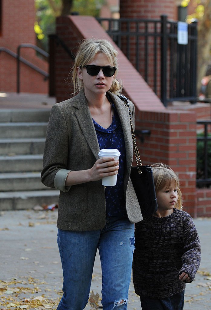 Michelle Williams and her daughter Matilda are seen on October 30, 2009 in the Brooklyn borough of New York City | Source: Getty Images 