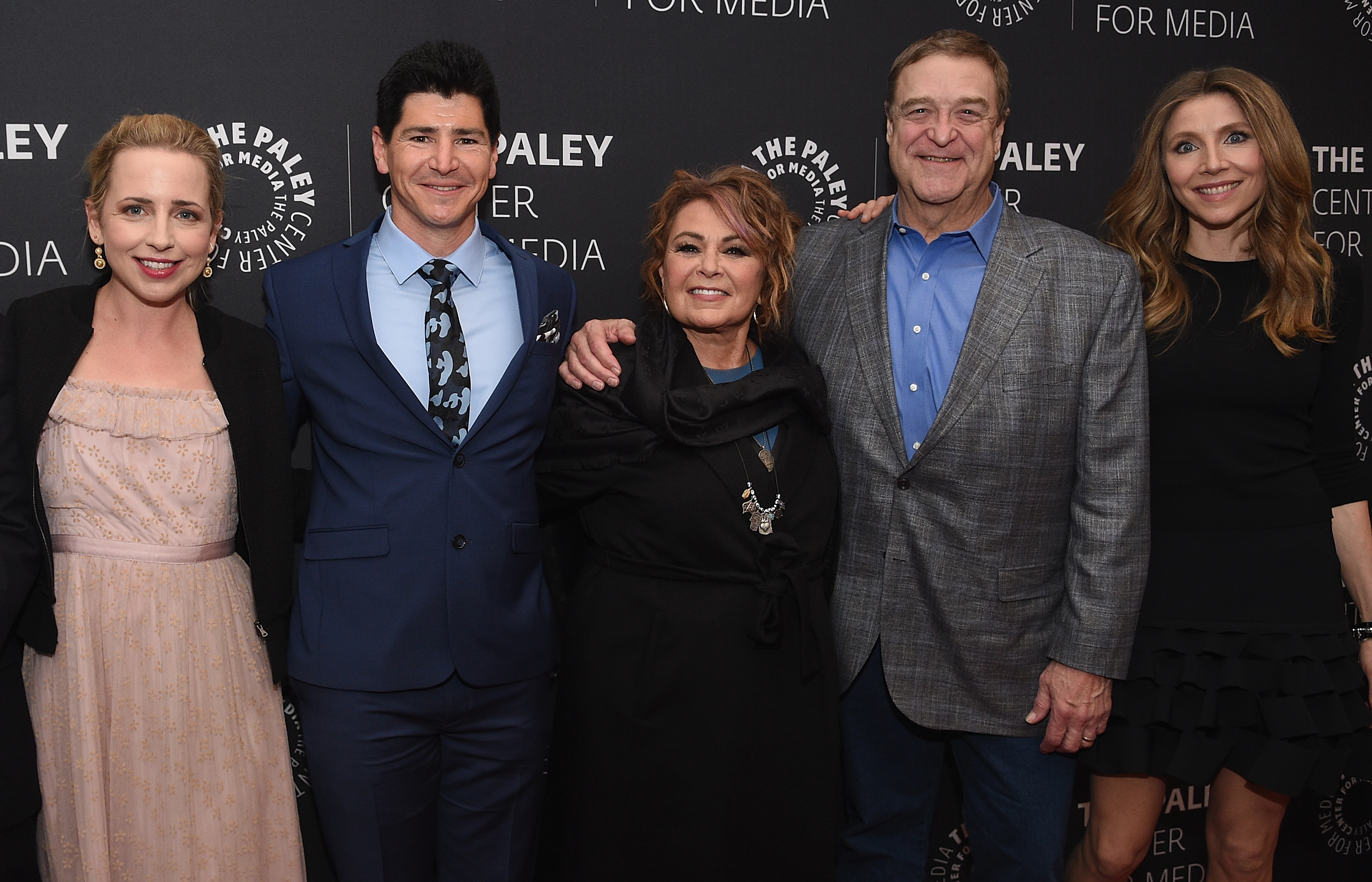 Lecy Goranson, Michael Fishman, Roseanne Barr, John Goodman and Sarah Chalke at An Evening With The Cast Of "Roseanne"on March 26, 2018, in New York City | Source: Getty Images
