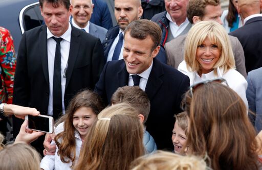 La photo d'Emmanuel et Brigitte Macron | Source: Getty Images / Global Ukraine