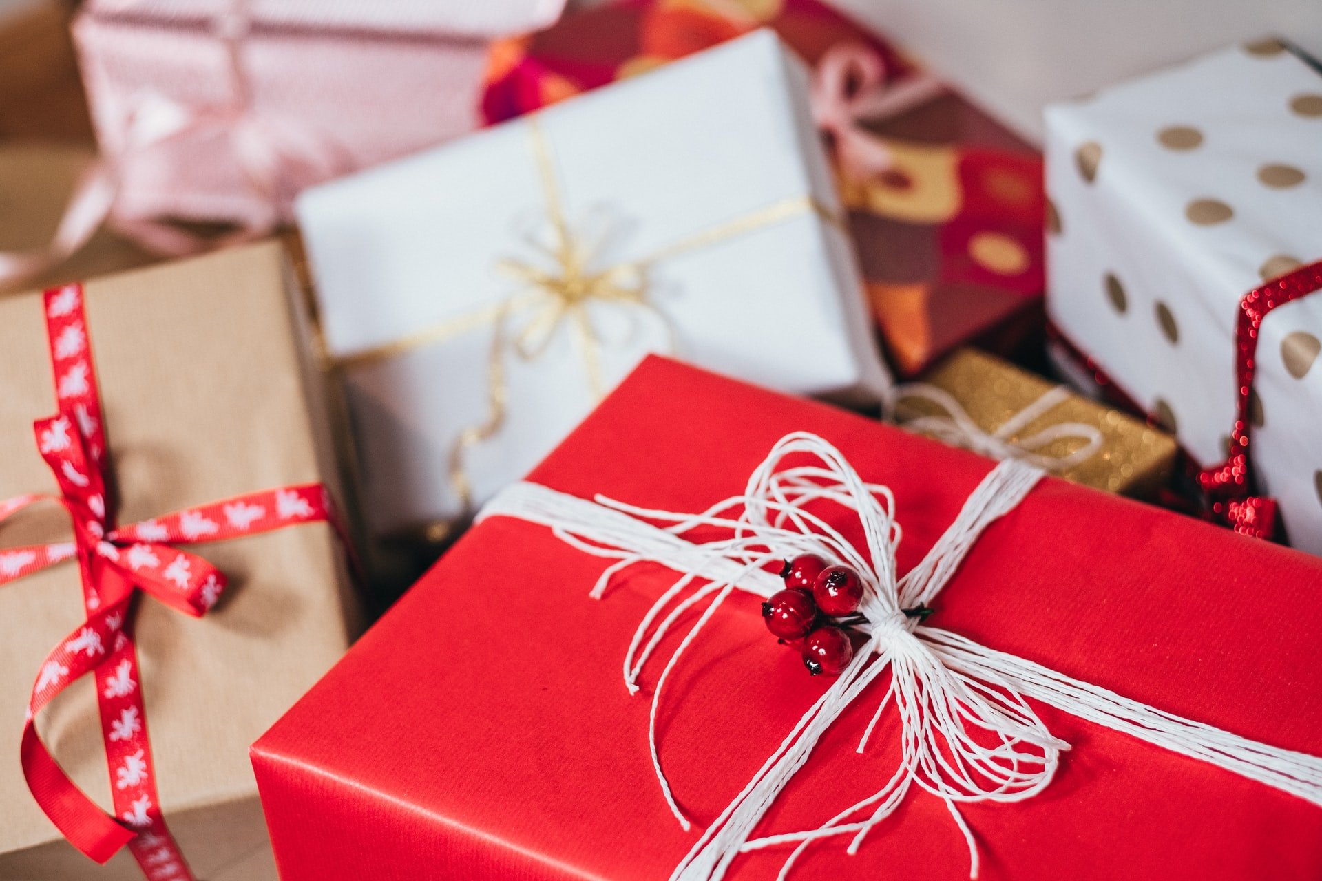 She helped her grandmother pack Christmas gifts | Source: Unsplash