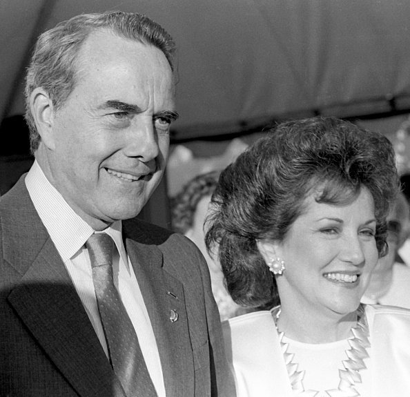  Bob Dole and Elizabeth Dole attend Governor's Island Opening Ceremonies on July 3, 1986 at Governor's Island in New York City. | Photo: Getty Images
