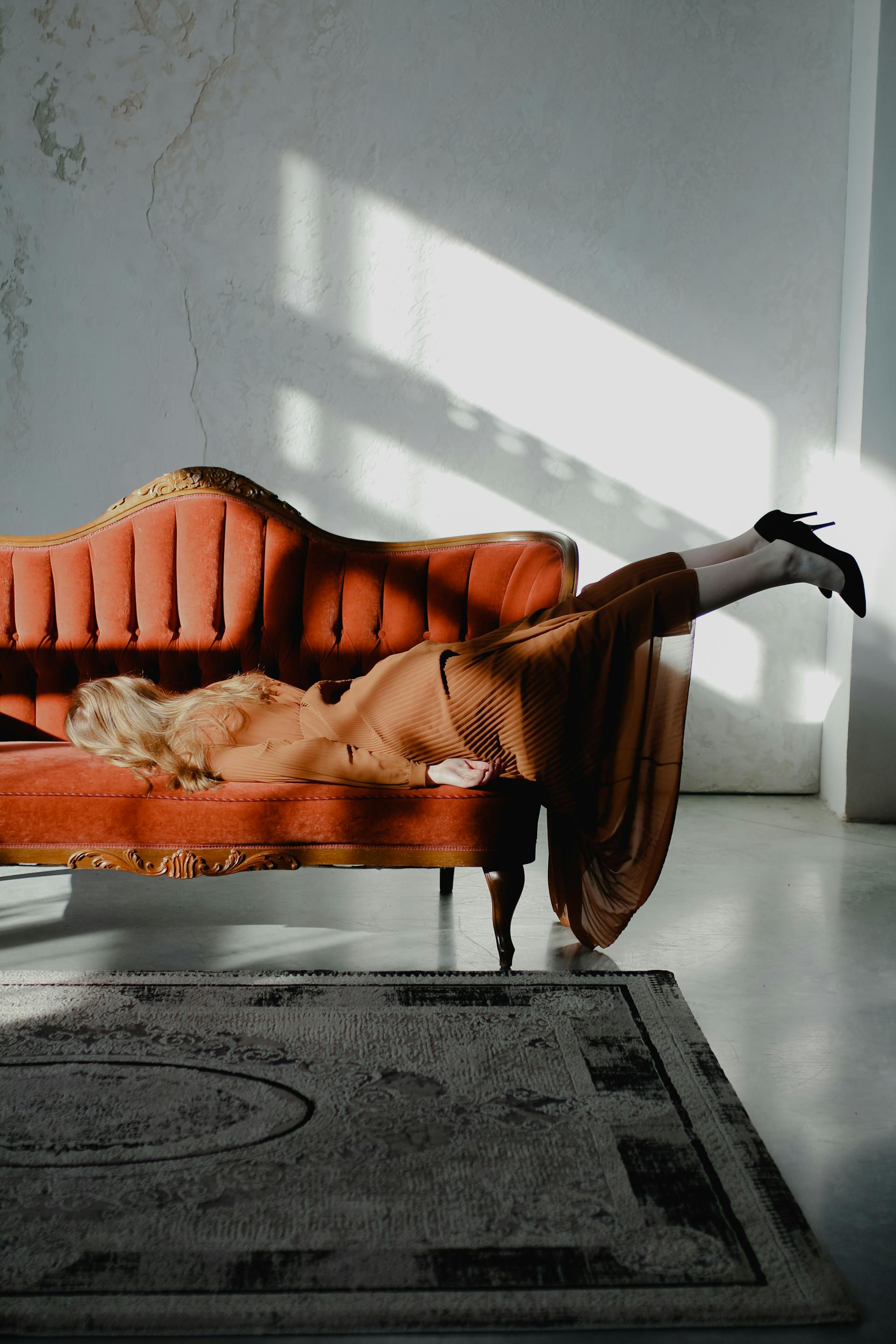 An exhausted woman lying on a sofa | Source: Pexels