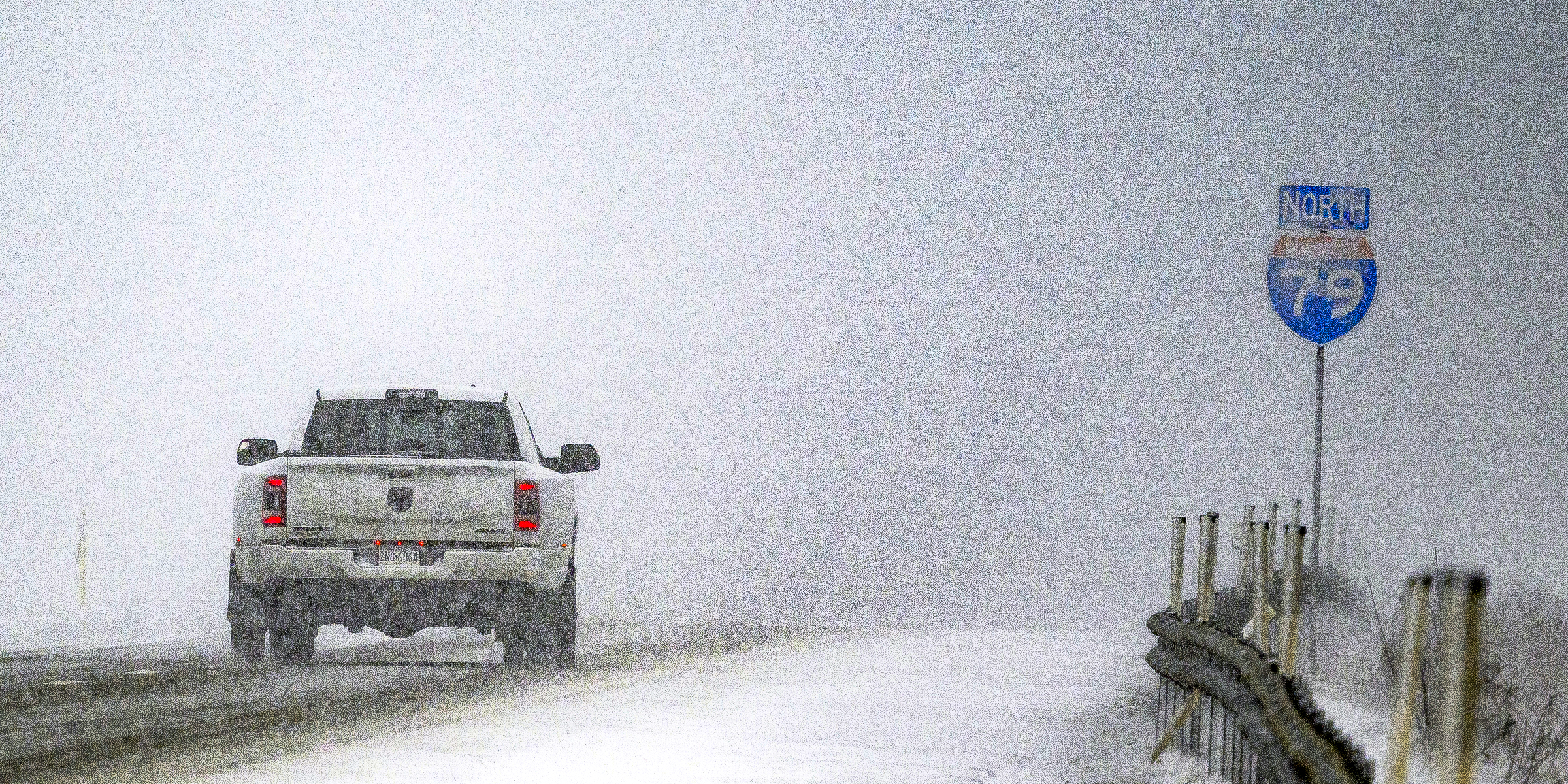 A car travelling through a snowstorm | Source: Getty Images