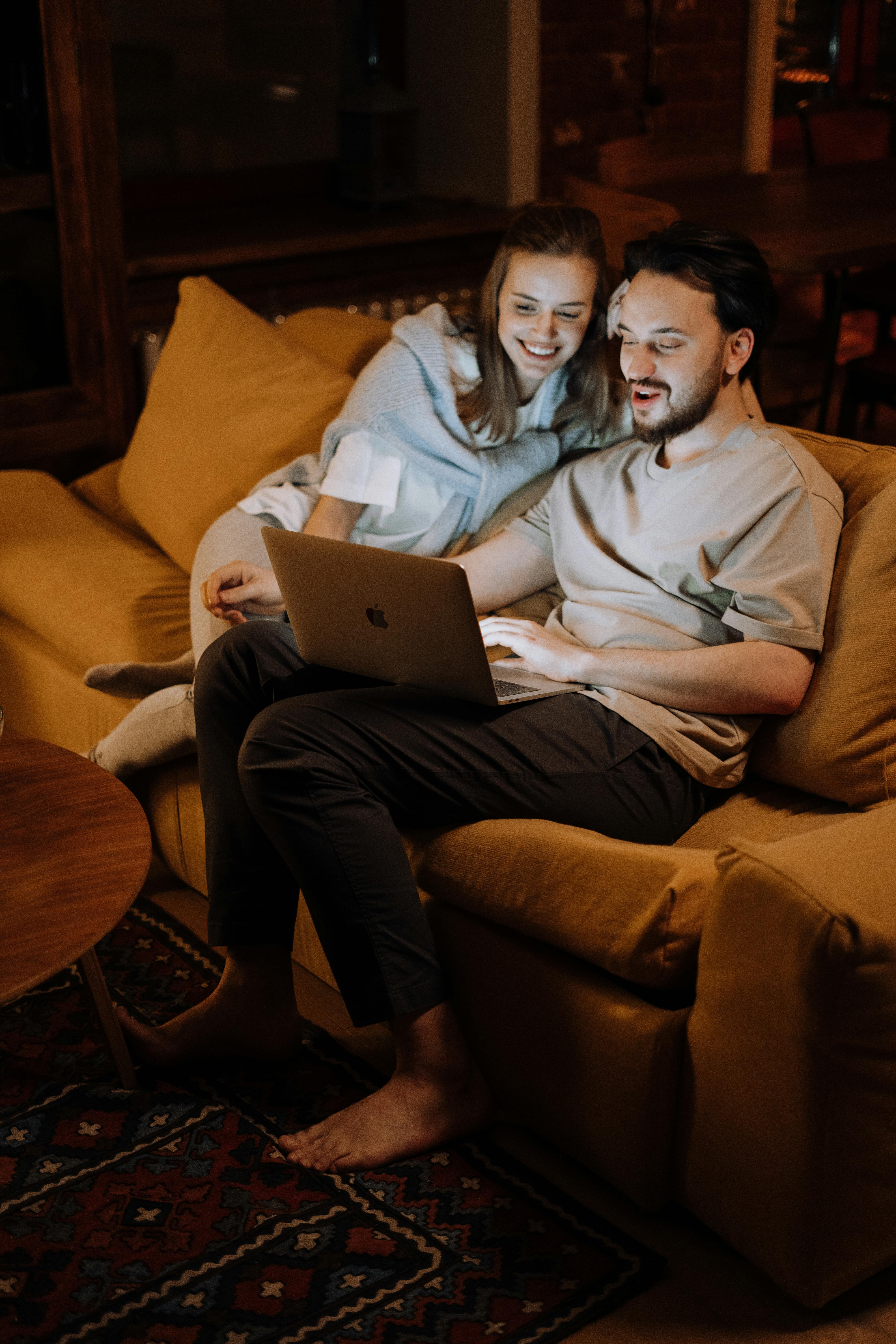 A couple watching something | Source: Pexels