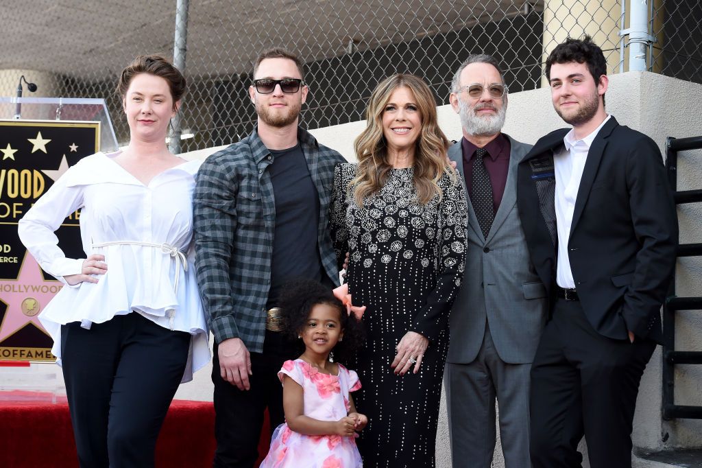 Chet El Hijo De Tom Hanks Homenajea A Su Hermosa Esposa Negra Tiffany Entre Las Protestas Por George Floyd