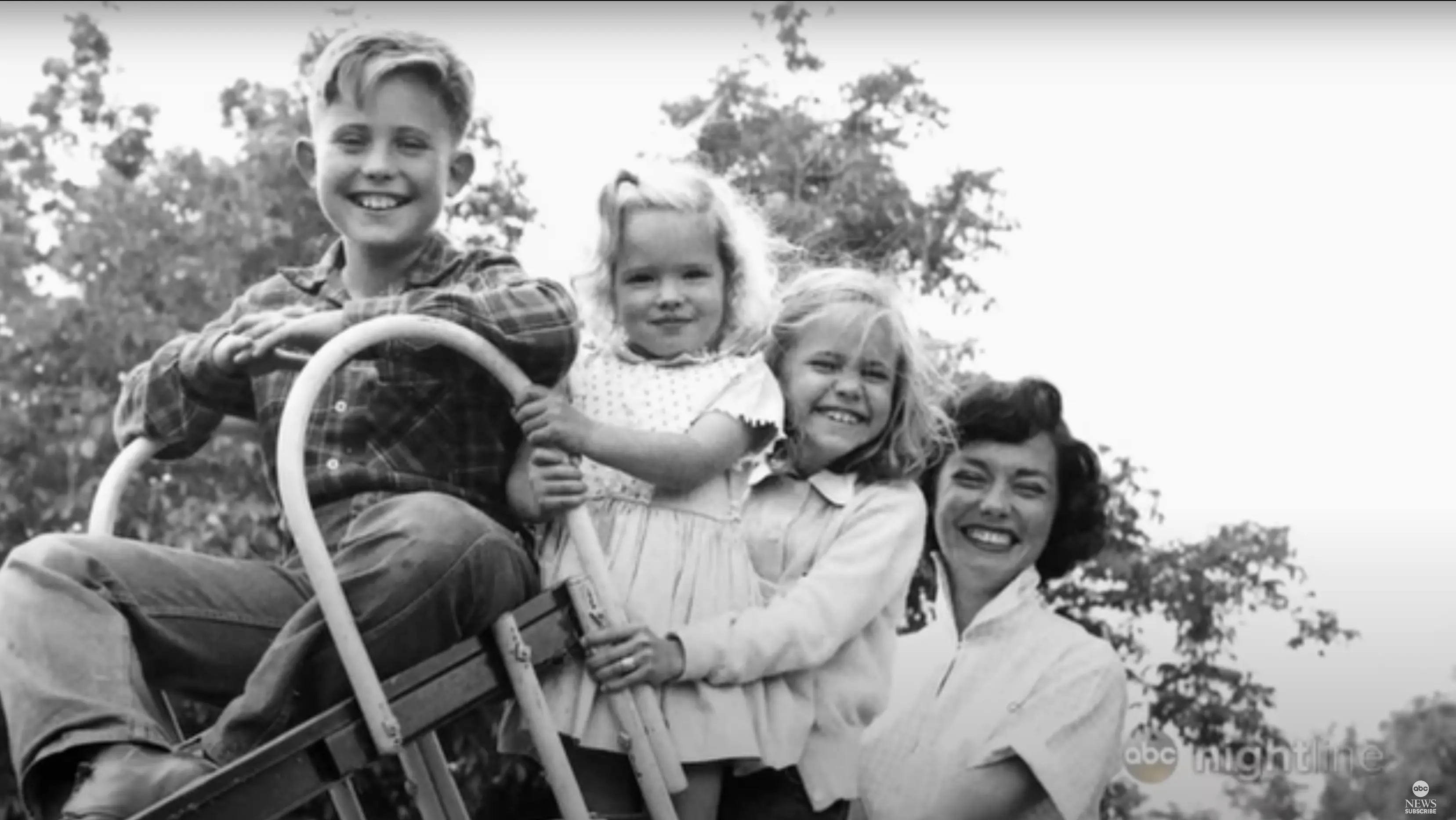 The actress, her mother, and siblings from a video dated September 18, 2018 | Source: youtube.com/@ABCNews