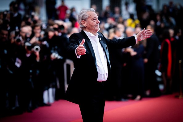 Alain Delon assiste à la projection de "A Hidden Life (Une Vie Cache)" lors du 72e Festival de Cannes le 19 mai 2019 à Cannes. | Photo : Getty Images