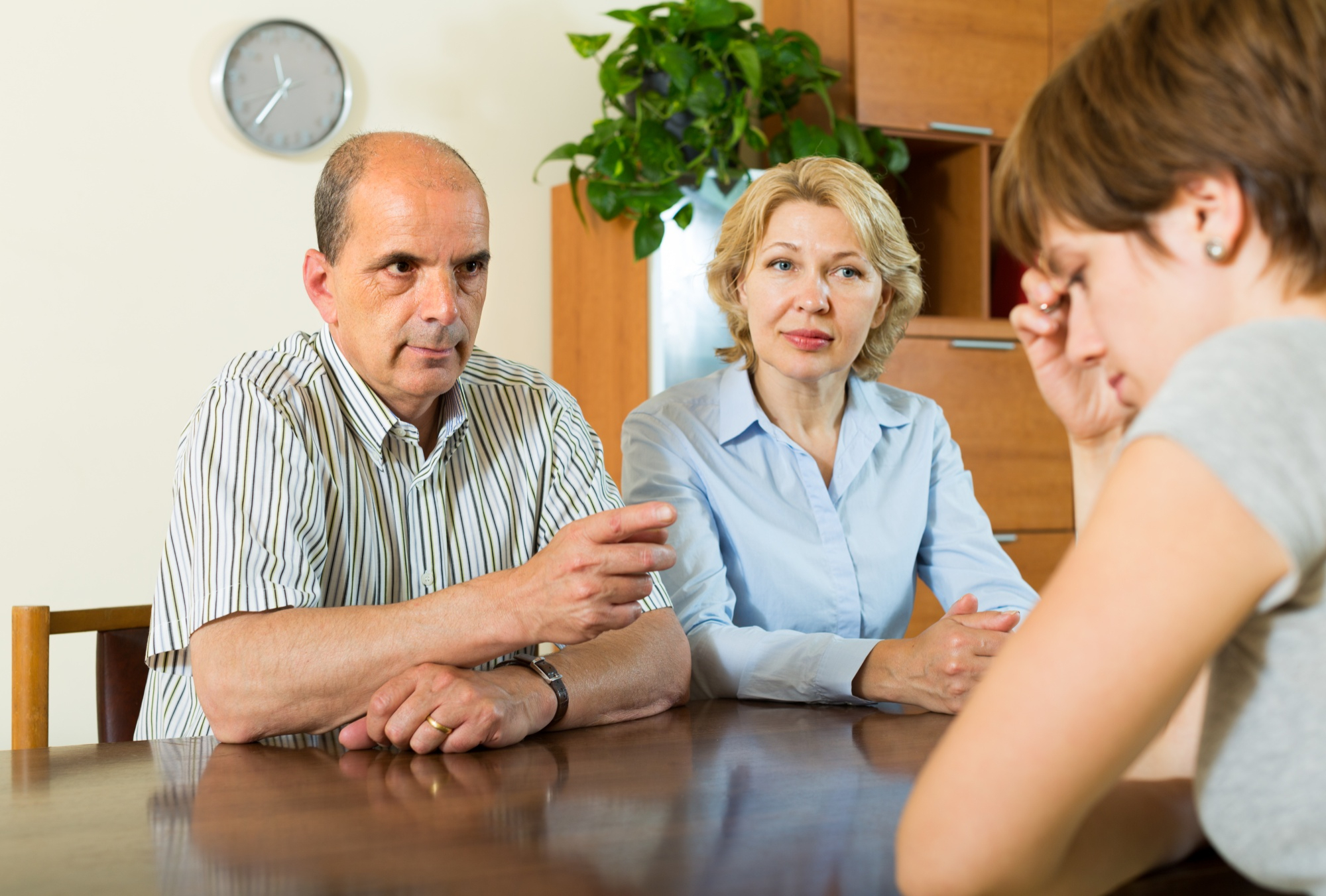 Parents scolding their adult daughter | Source: Freepik