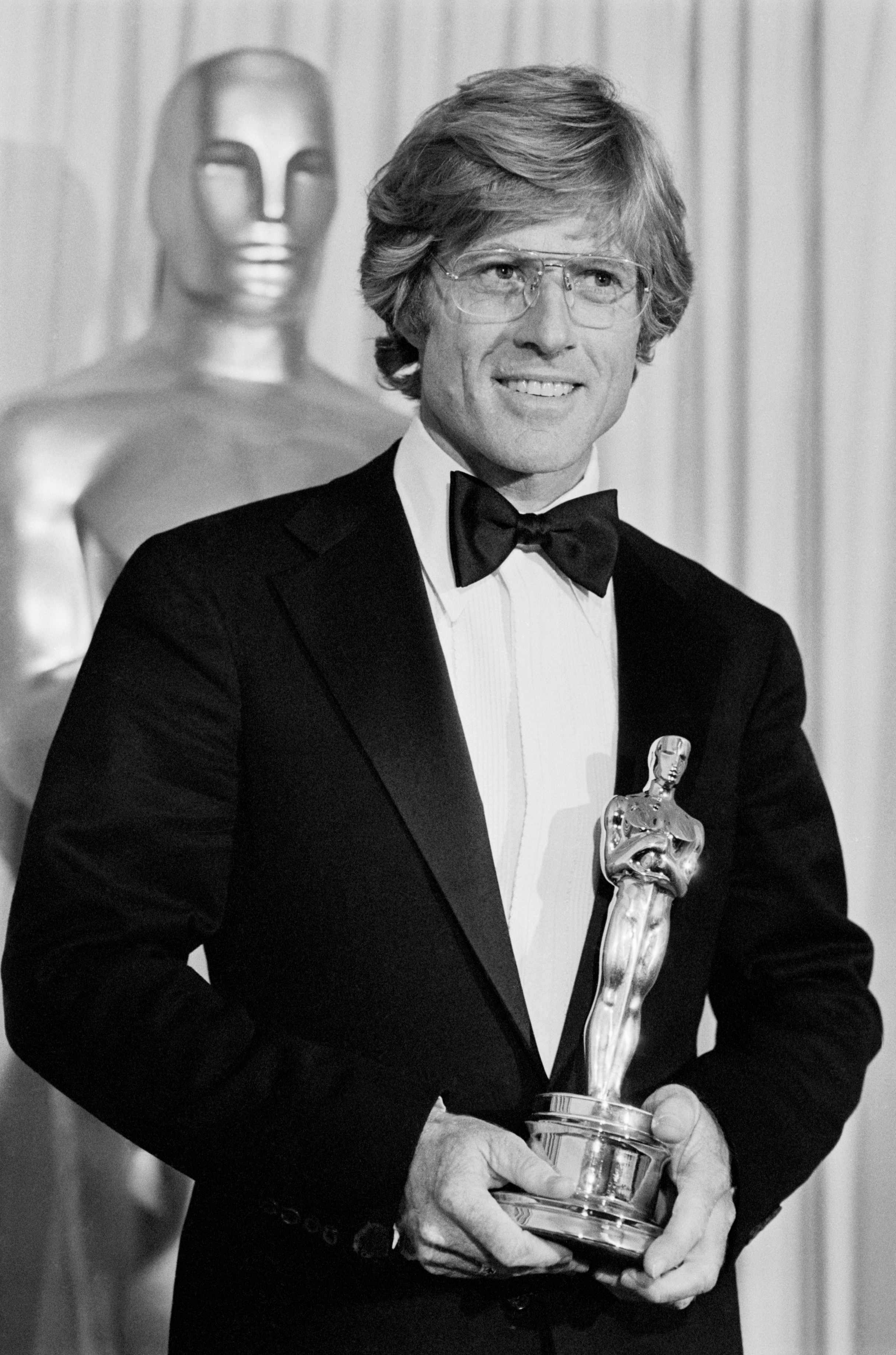 Robert Redford holds his Oscar for Best Achievement for Directing in the movie, "Ordinary People," in Hollywood, California on April 1, 1981 | Source: Getty Images