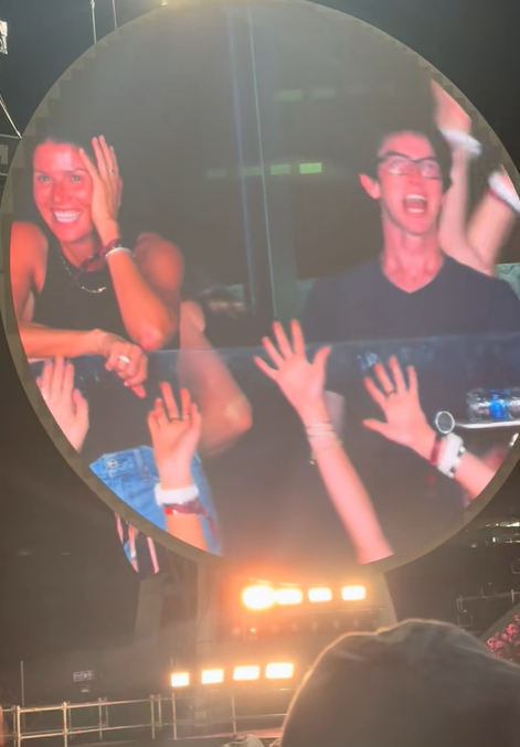 Kristin Cabot sneaks out of the concert, from a video post dated July 17, 2025 | Source: TikTok/instaagraace