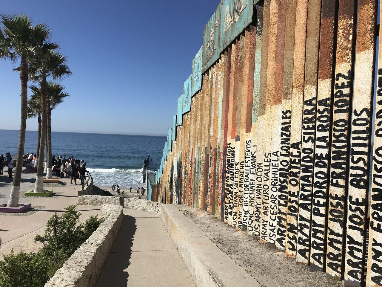 Muro fronterizo entre Tijuana y San Diego. | Foto: Pixabay