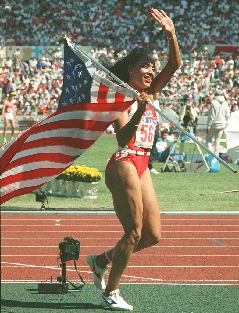 Athletes Florence Griffith-Joyner carrying the US flad after winning the 1988 Olympics | Source: Getty Images 