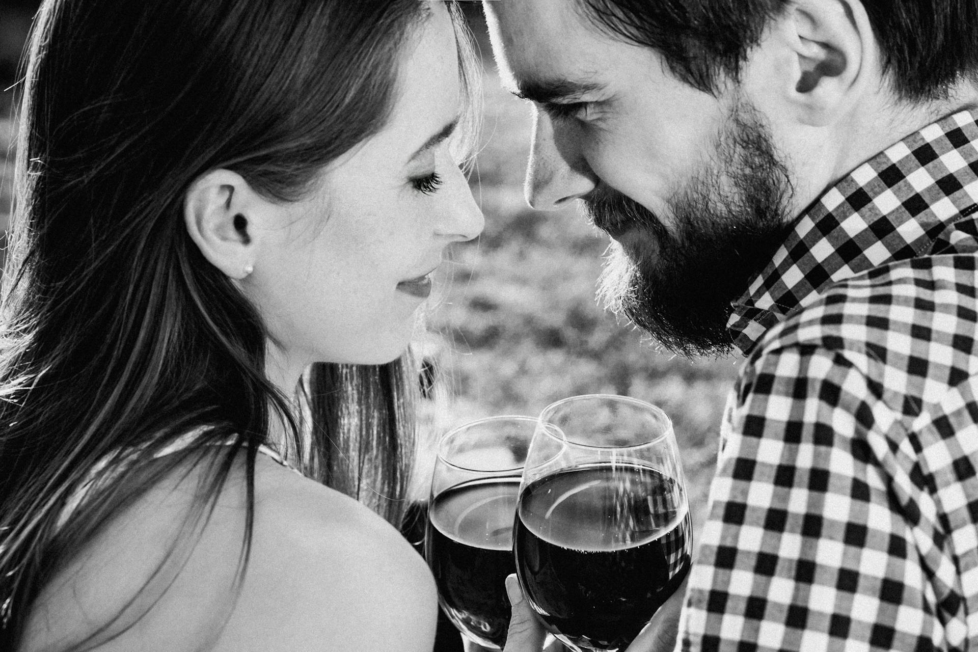 A loving couple enjoying their drinks outdoors | Source: Pexels