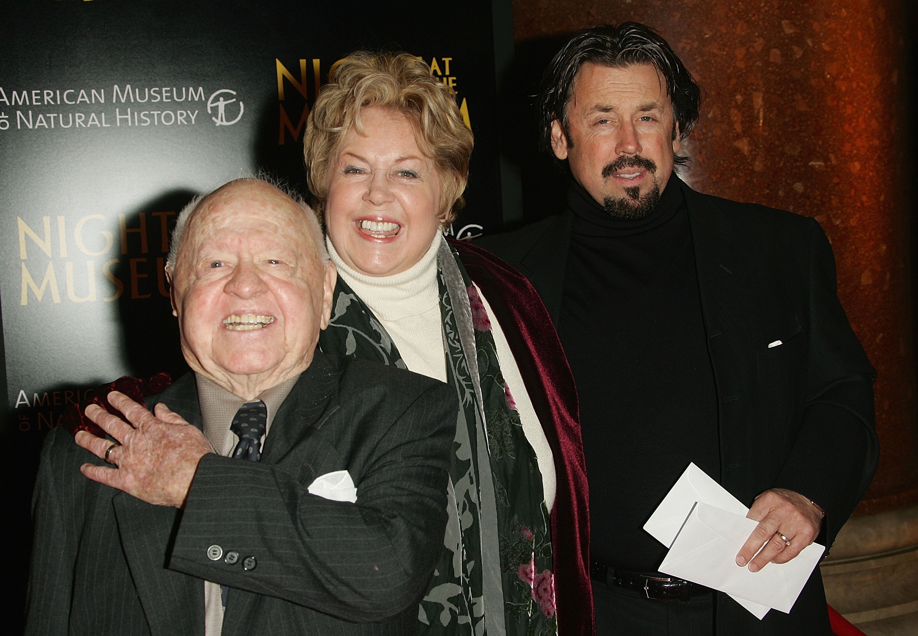 Mickey Rooney, Janet Chamberlin and her son Chris in New York 2006. |  Source; Getty Images